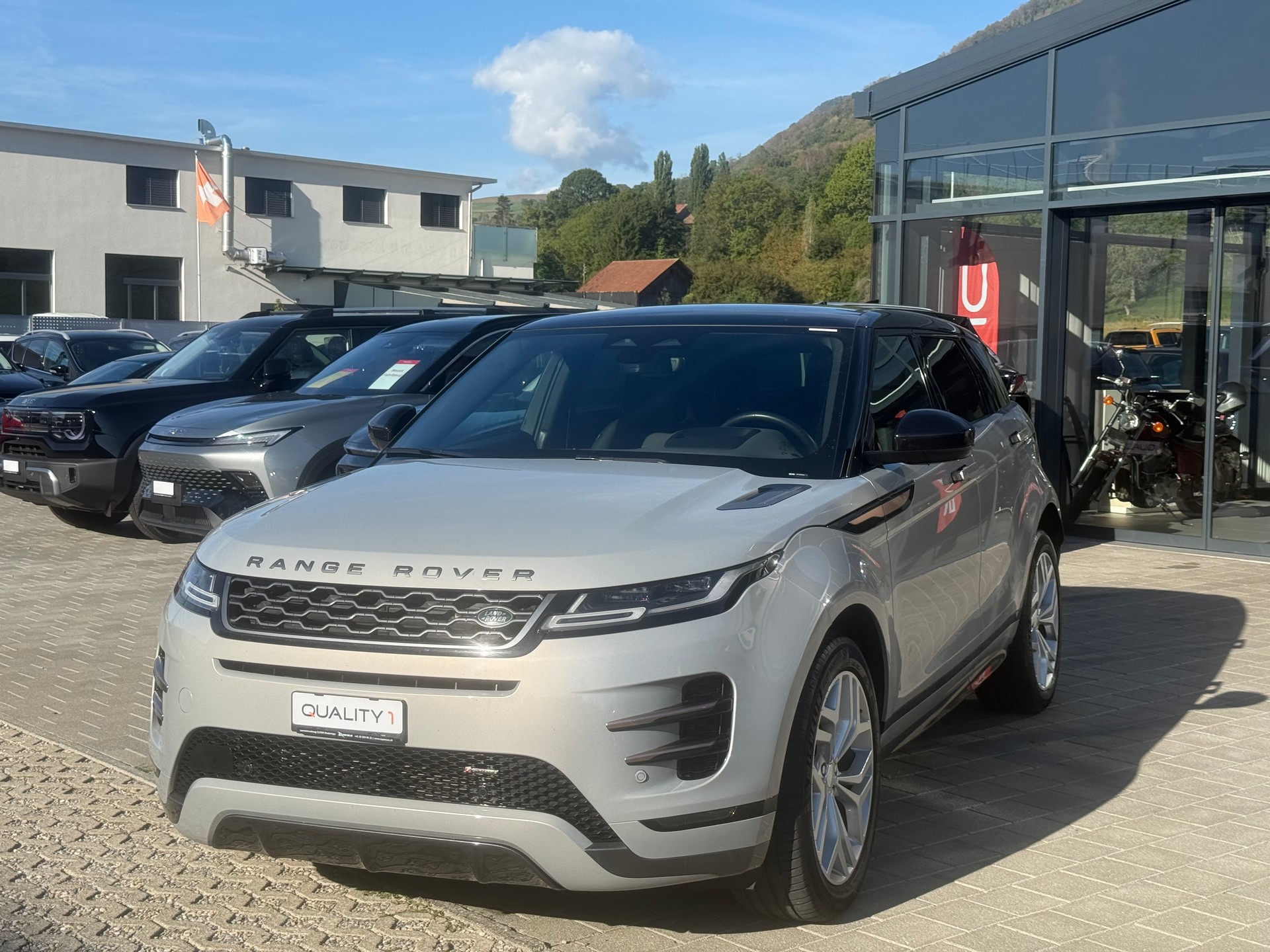 LAND ROVER Range Rover Evoque P 300e SE AT8-showroom-element-1
