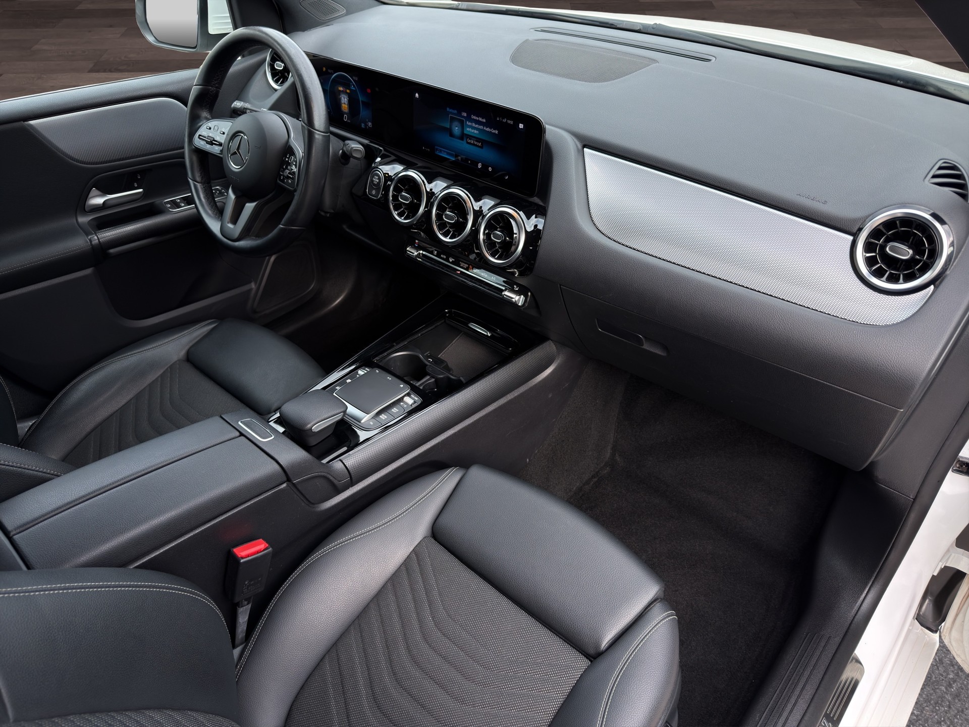 MERCEDES-BENZ B 180 SE Line 7G-DCT-image-18
