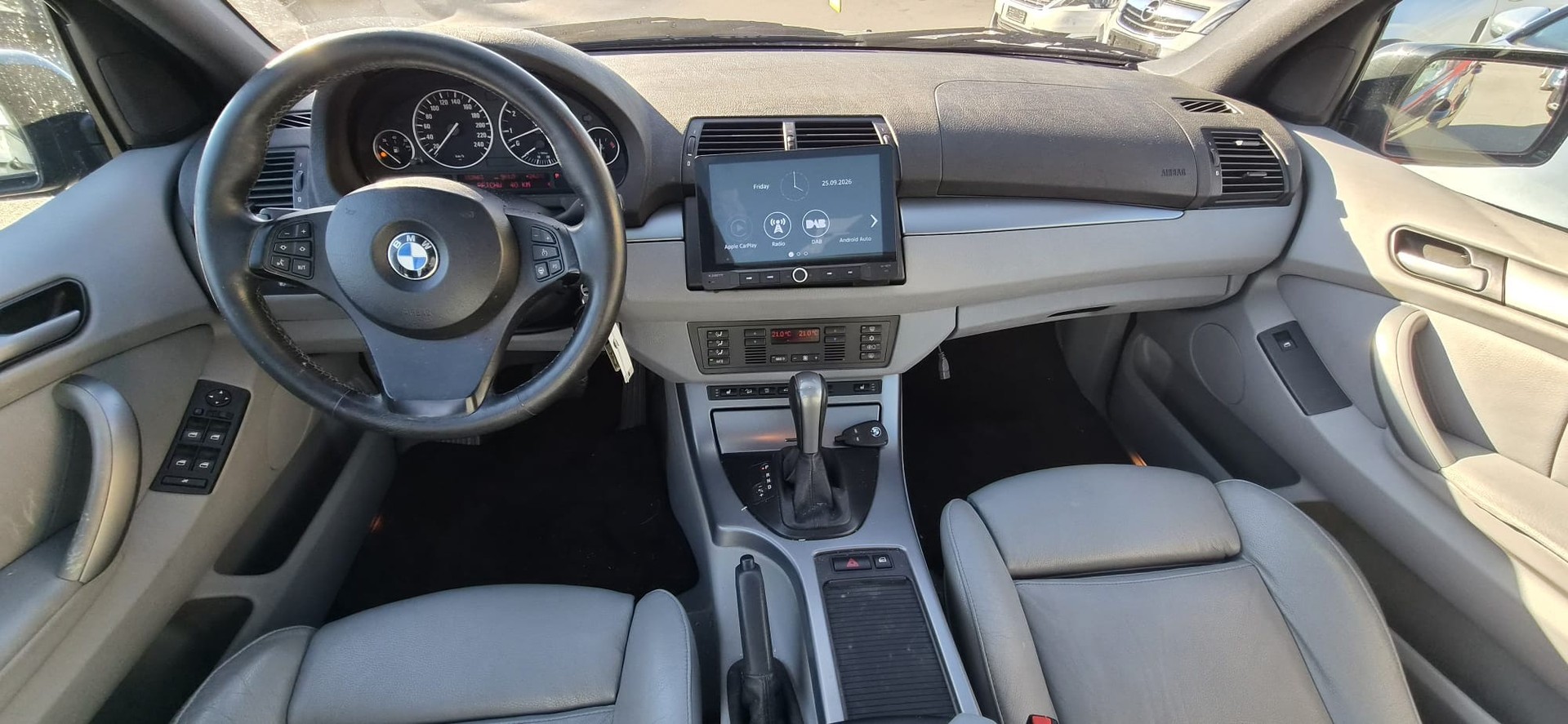 BMW X5 4.4i-image-11