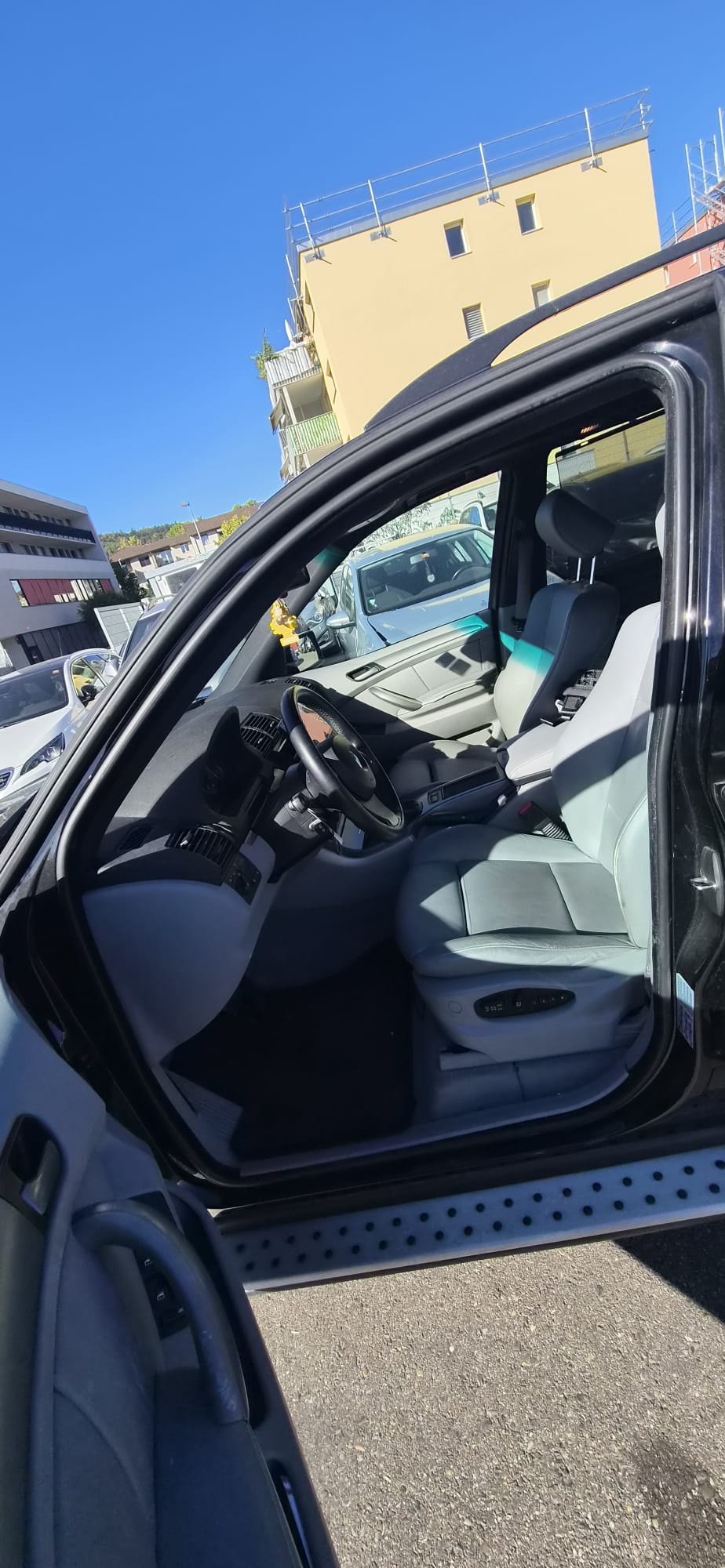 BMW X5 4.4i-image-7