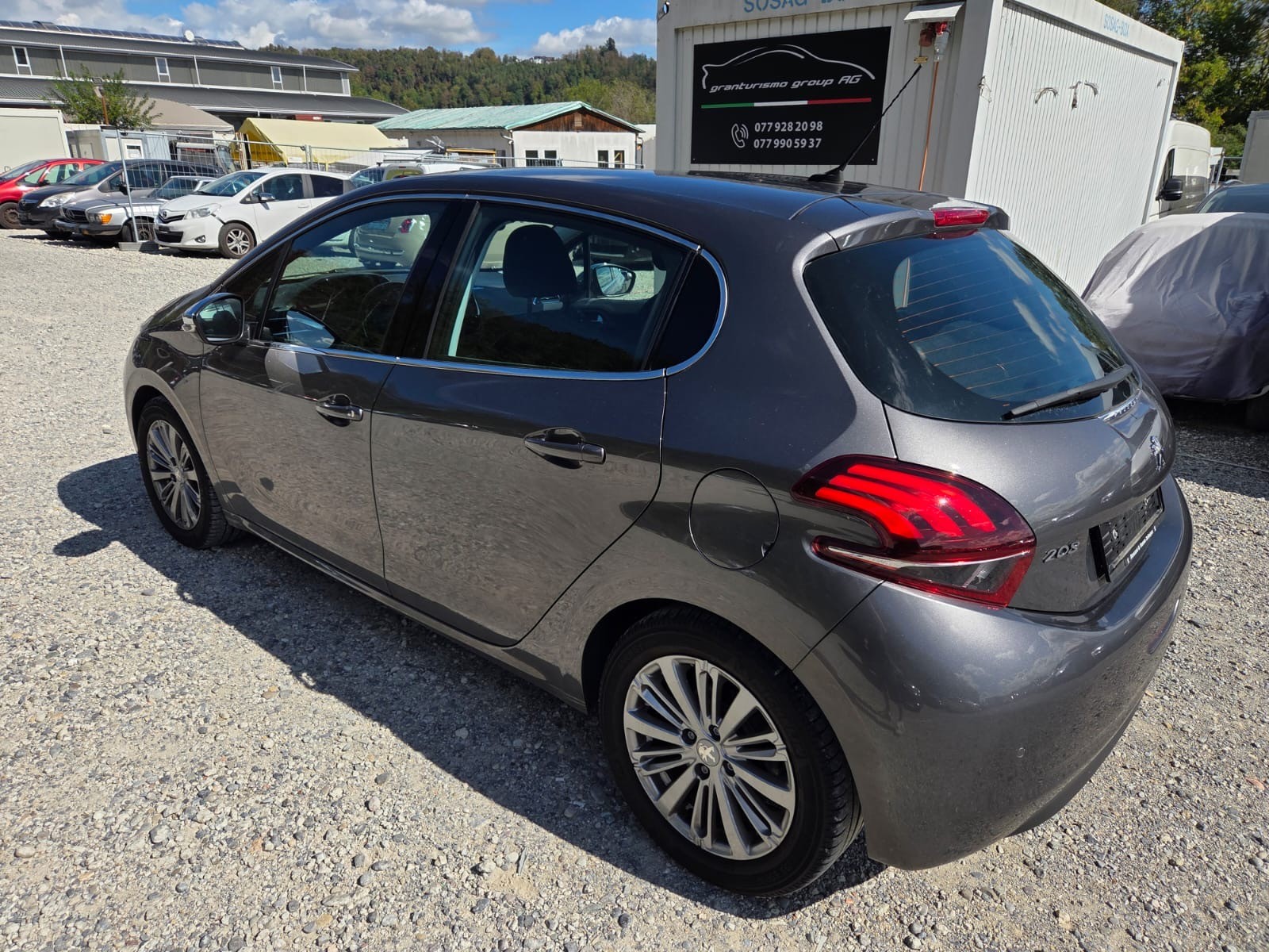 PEUGEOT 208 1.2 PureTech Allure EAT6-image-3