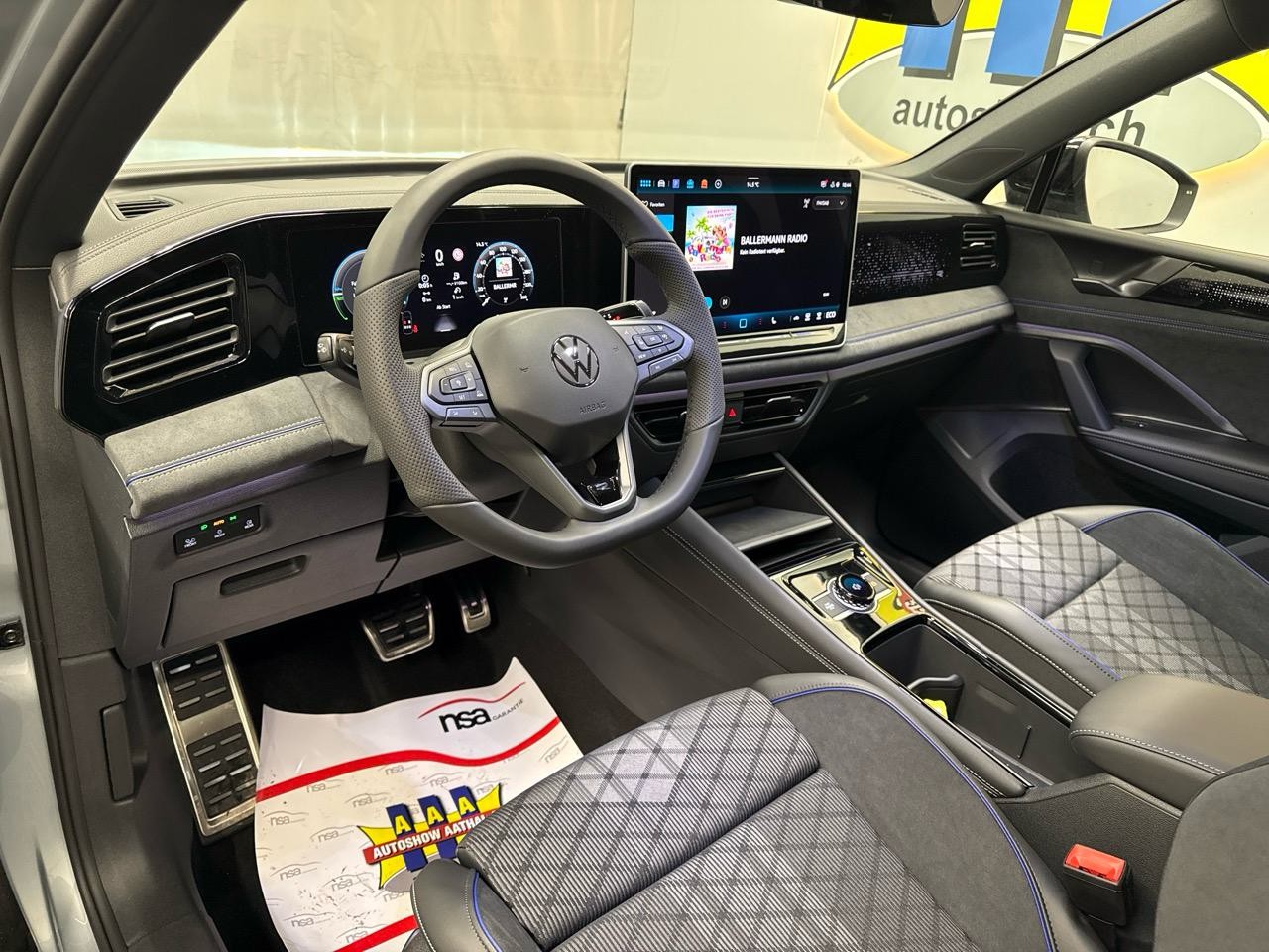 VW Tiguan 1.5 TSI PHEV R-Line Black Style-showroom-element-2