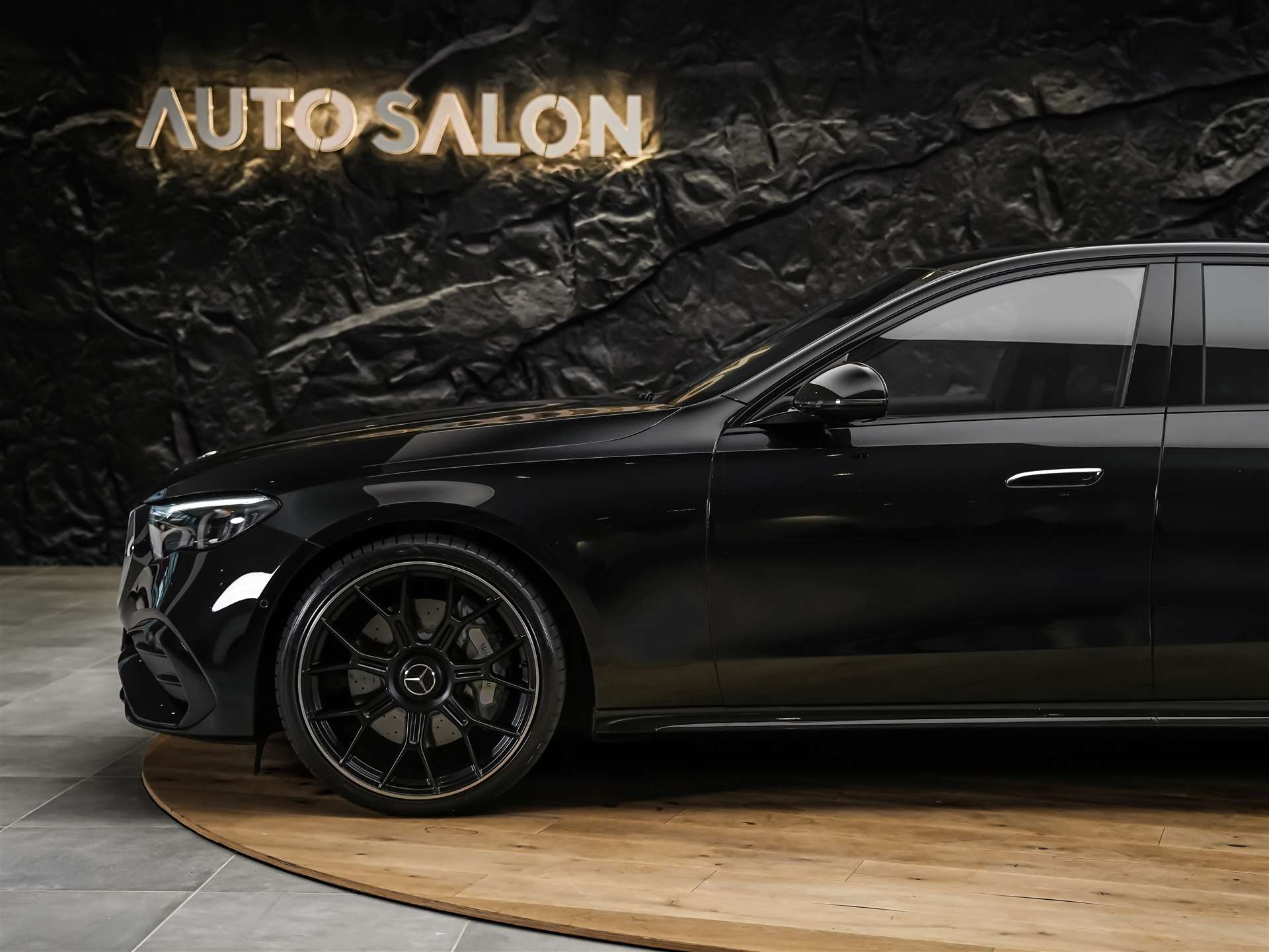 MERCEDES-BENZ E 200 AMG Line 9G-Tronic *Superscreen*Werksgarantie*Burmester*-image-14