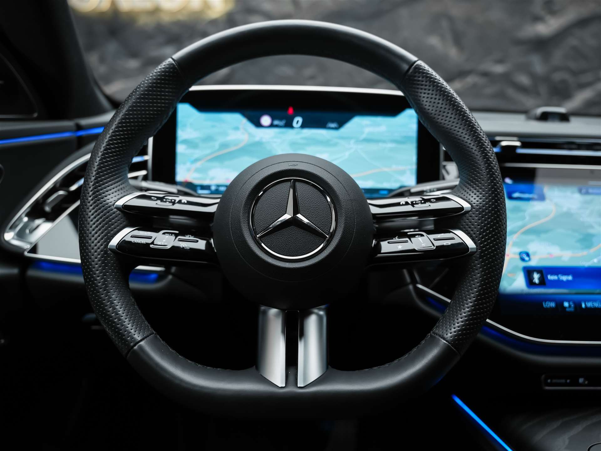 MERCEDES-BENZ E 200 AMG Line 9G-Tronic *Superscreen*Werksgarantie*Burmester*-image-24