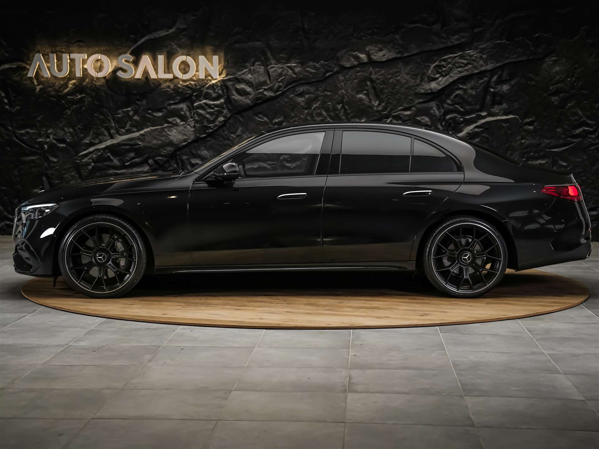 MERCEDES-BENZ E 200 AMG Line 9G-Tronic *Superscreen*Werksgarantie*Burmester*-showroom-element-1