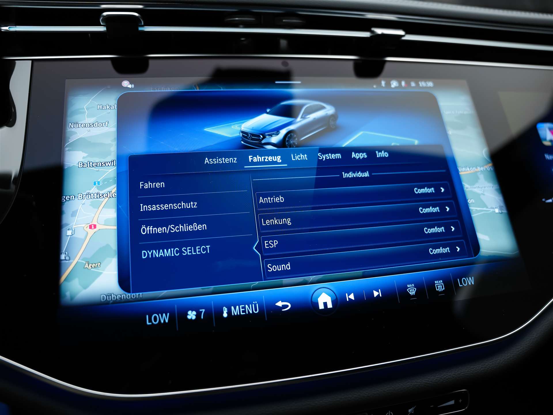 MERCEDES-BENZ E 200 AMG Line 9G-Tronic *Superscreen*Werksgarantie*Burmester*-image-37