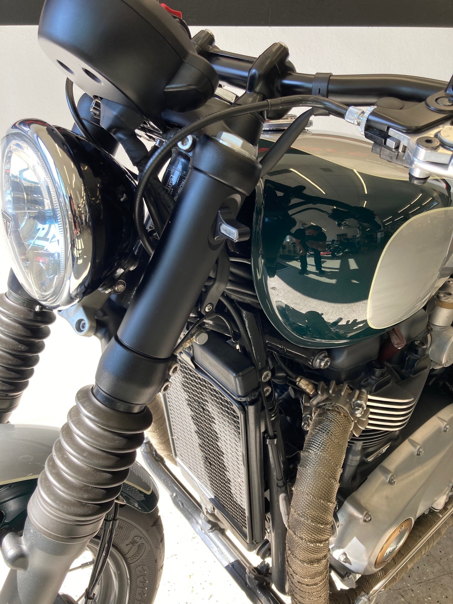 TRIUMPH Bonneville 1200  Bobber ABS-image-4