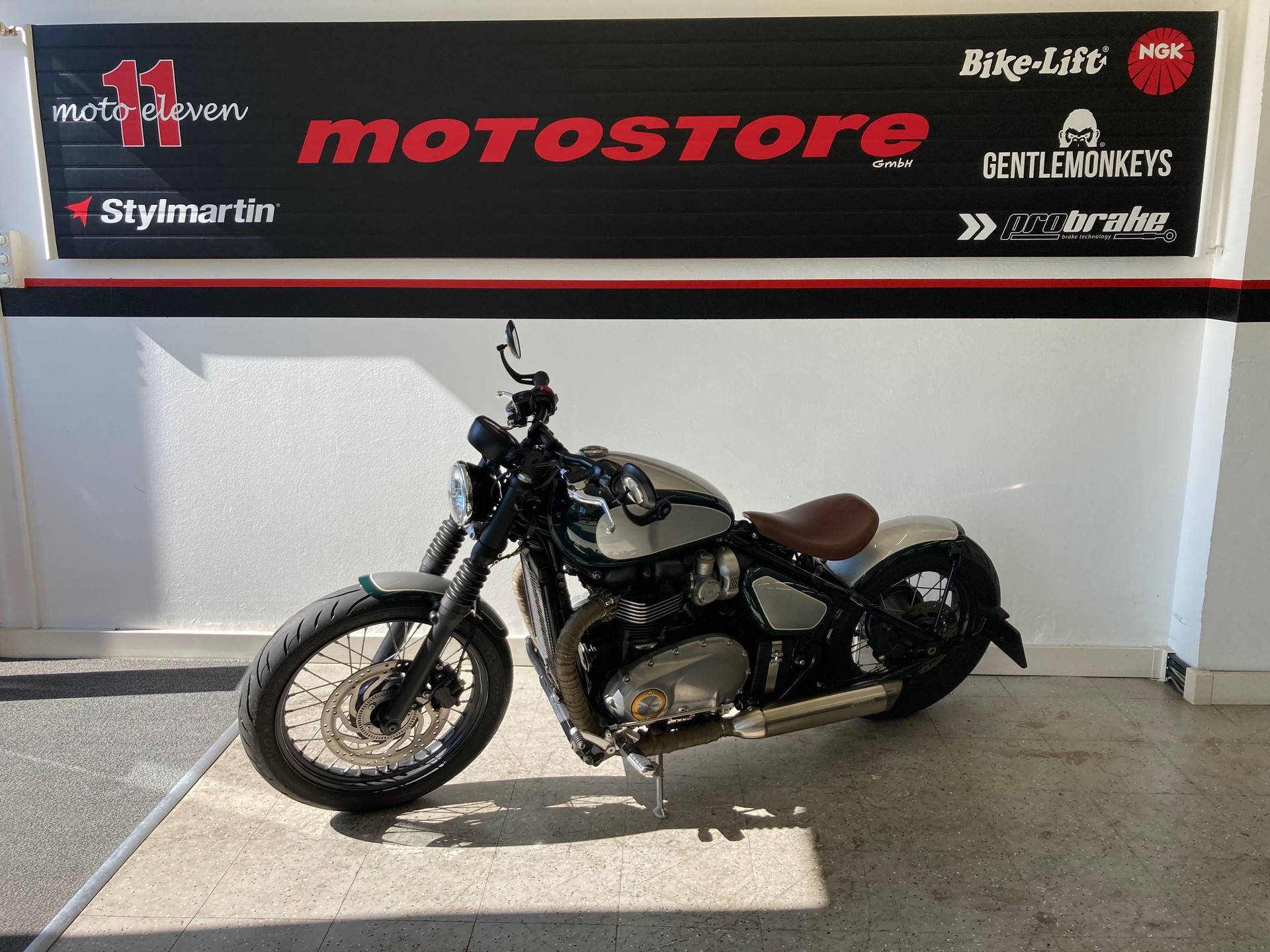 TRIUMPH Bonneville 1200  Bobber ABS-image-2