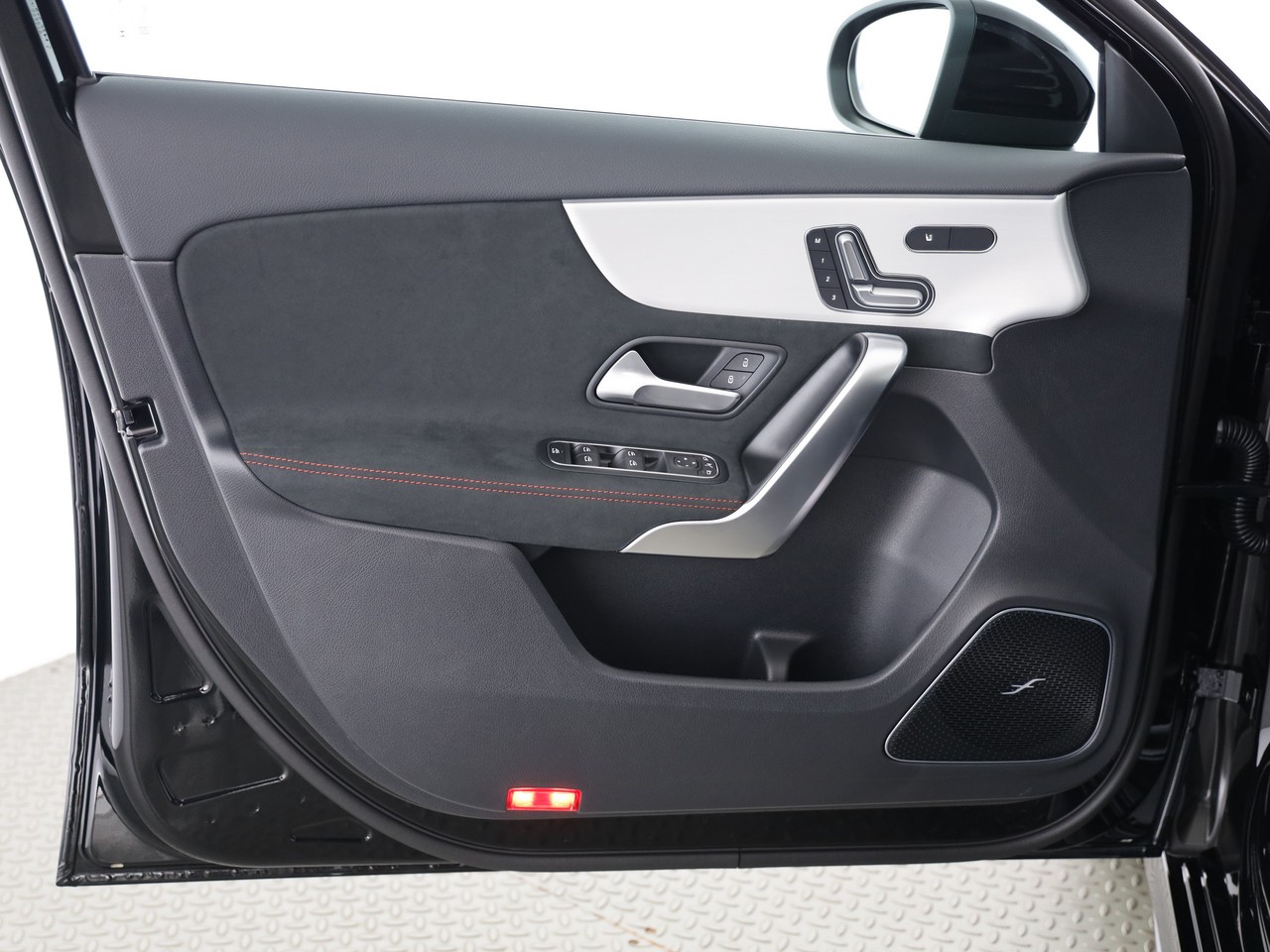 MERCEDES-BENZ A 200 7G-DCT-image-7