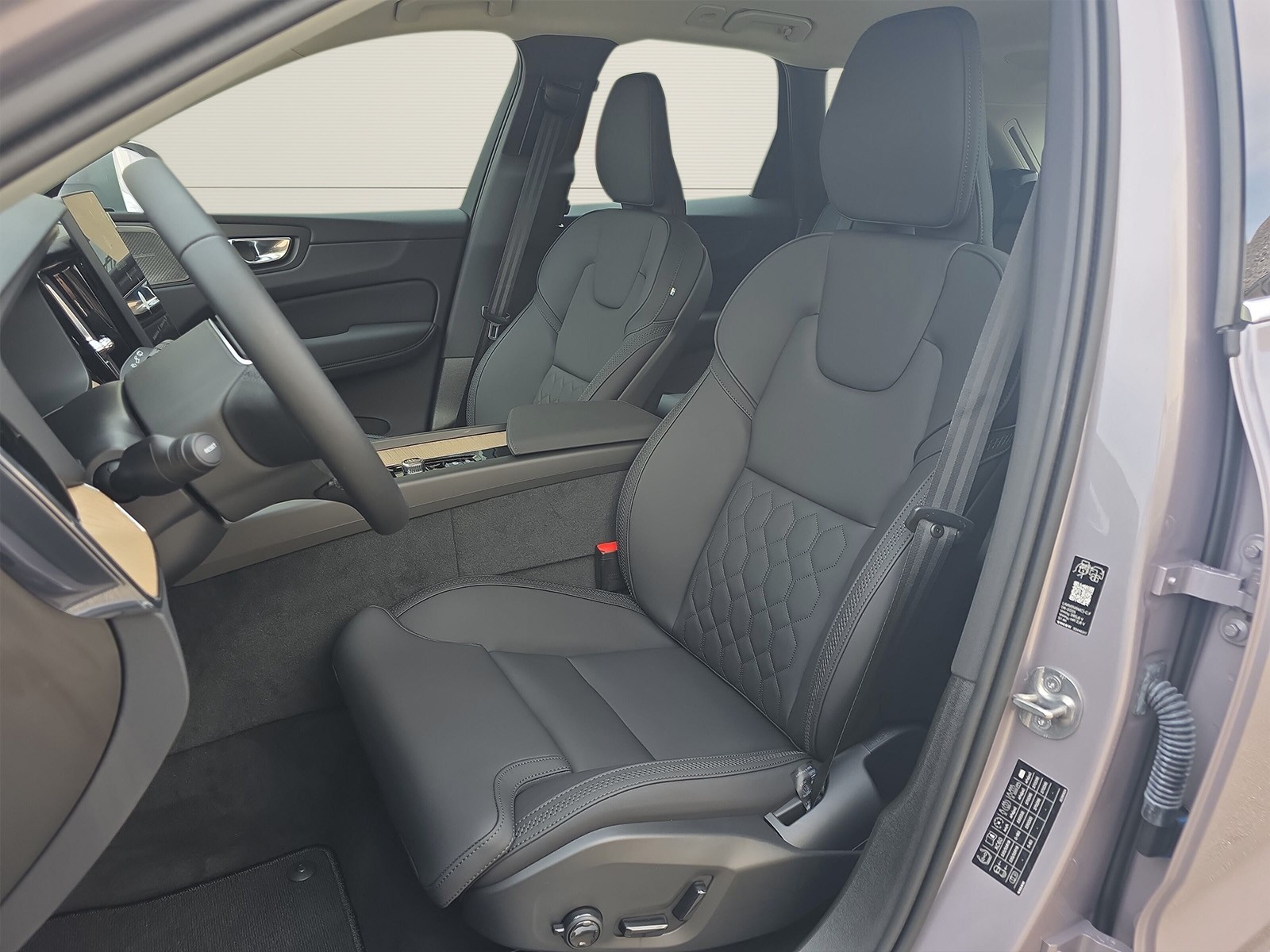 VOLVO XC60 2.0 T6 TE Plus Bright eAWD-image-7