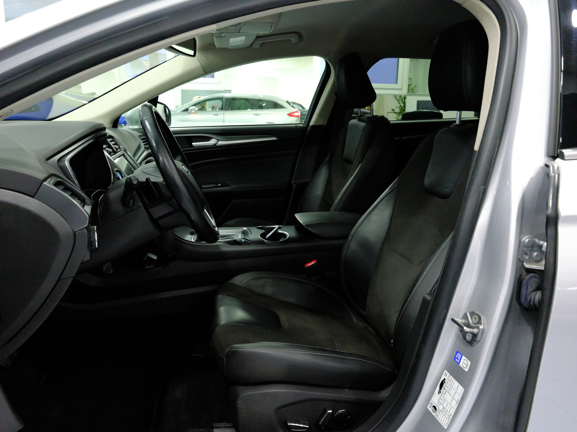 FORD Mondeo 2.0 TDCi Titanium AWD PowerShift-image-11