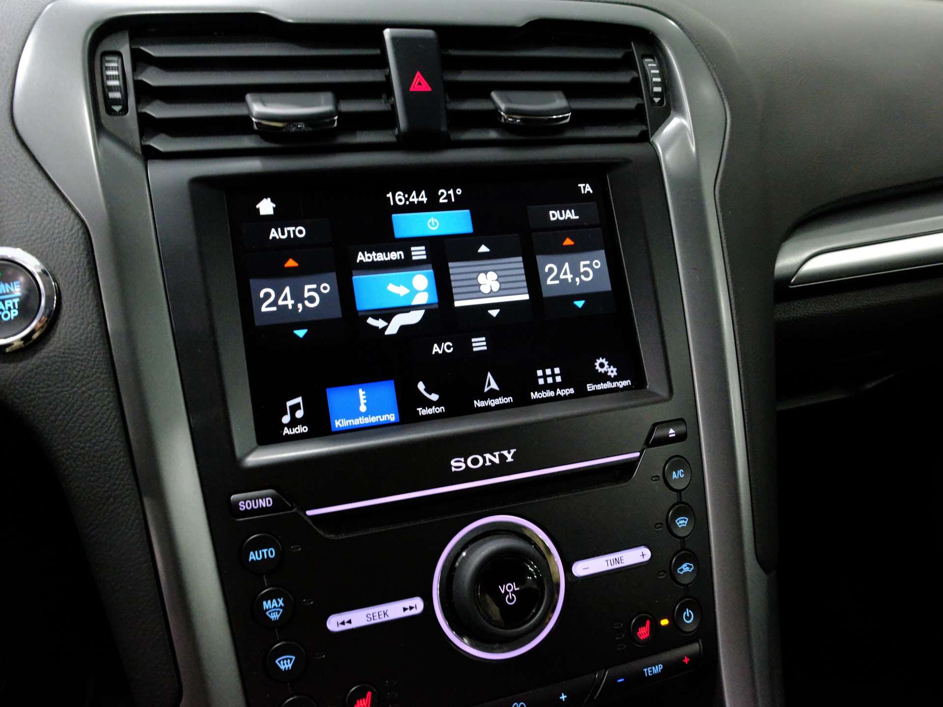 FORD Mondeo 2.0 TDCi Titanium AWD PowerShift-image-15