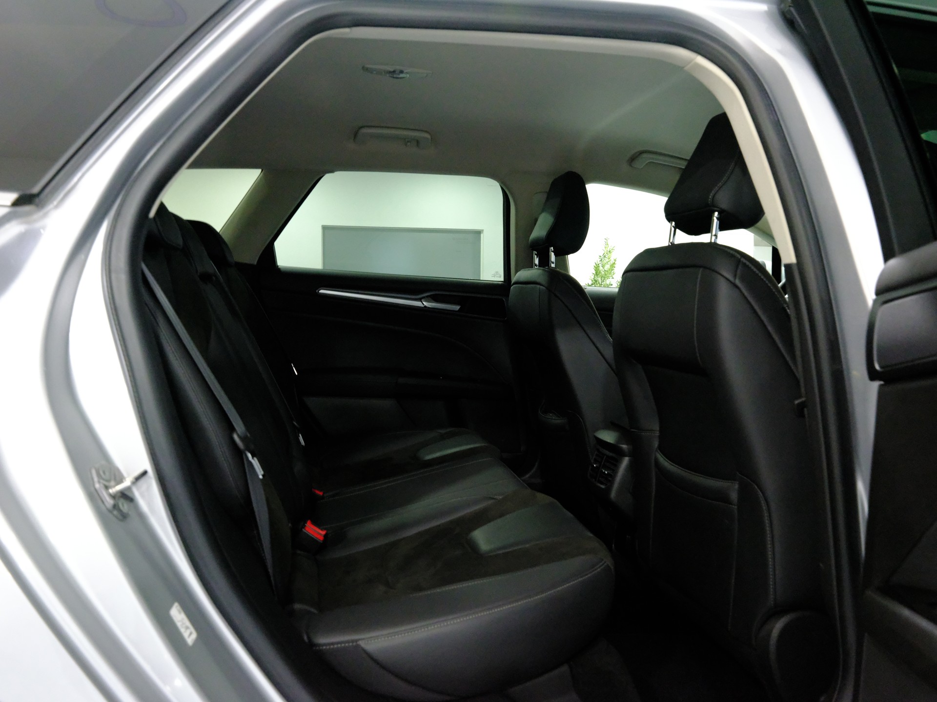 FORD Mondeo 2.0 TDCi Titanium AWD PowerShift-image-21
