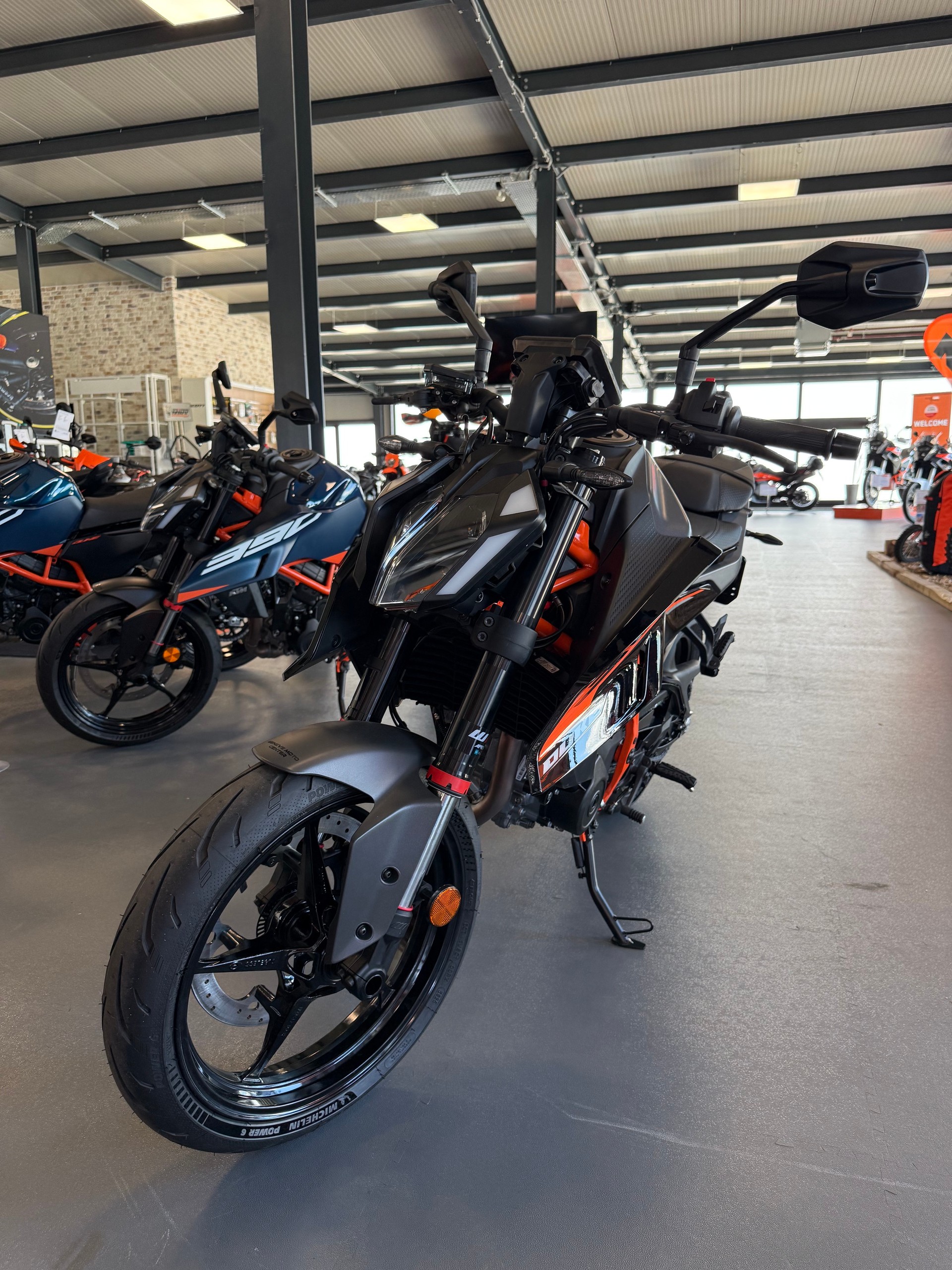 KTM 390 Duke-image-2