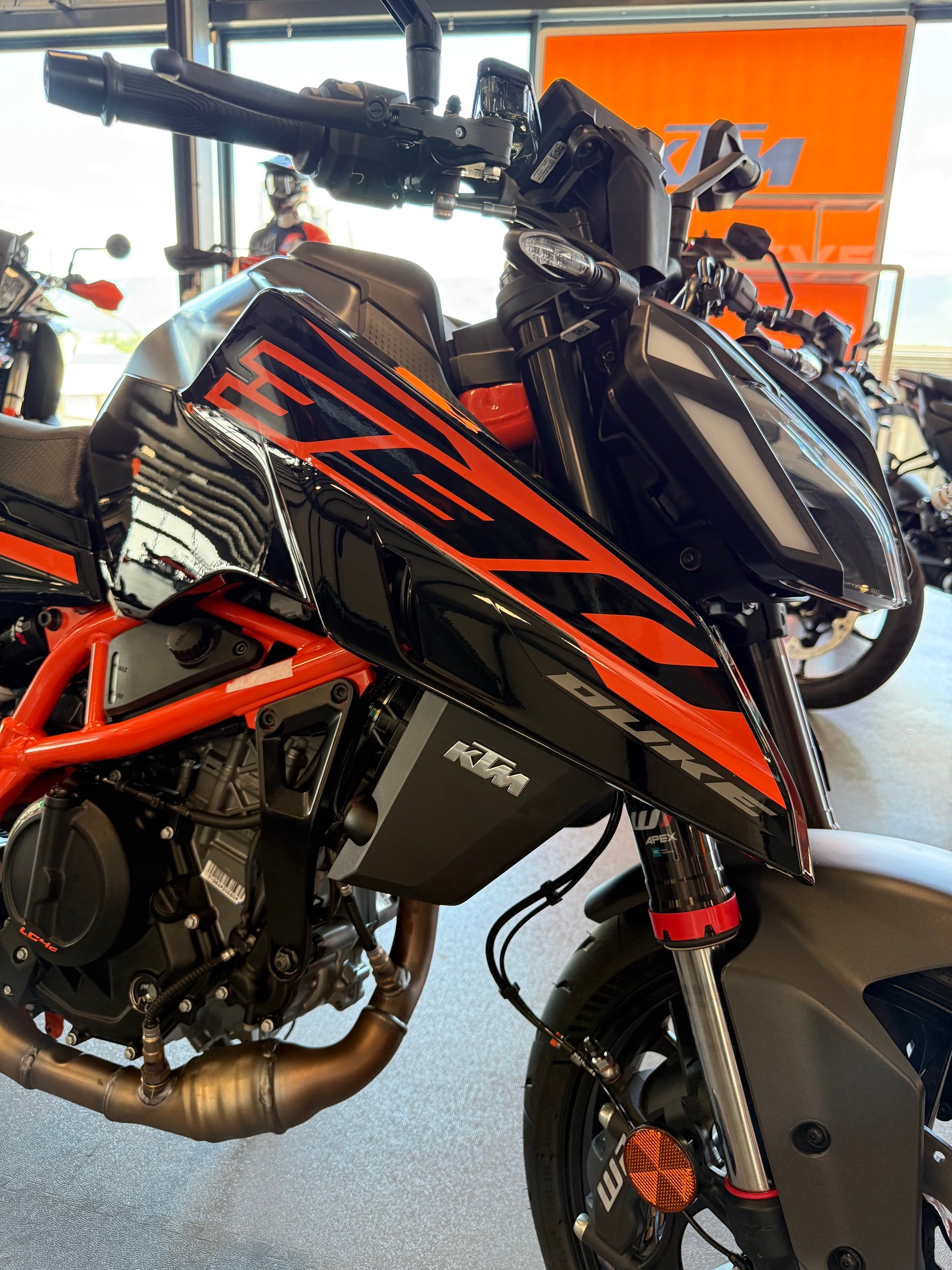 KTM 390 Duke-image-4