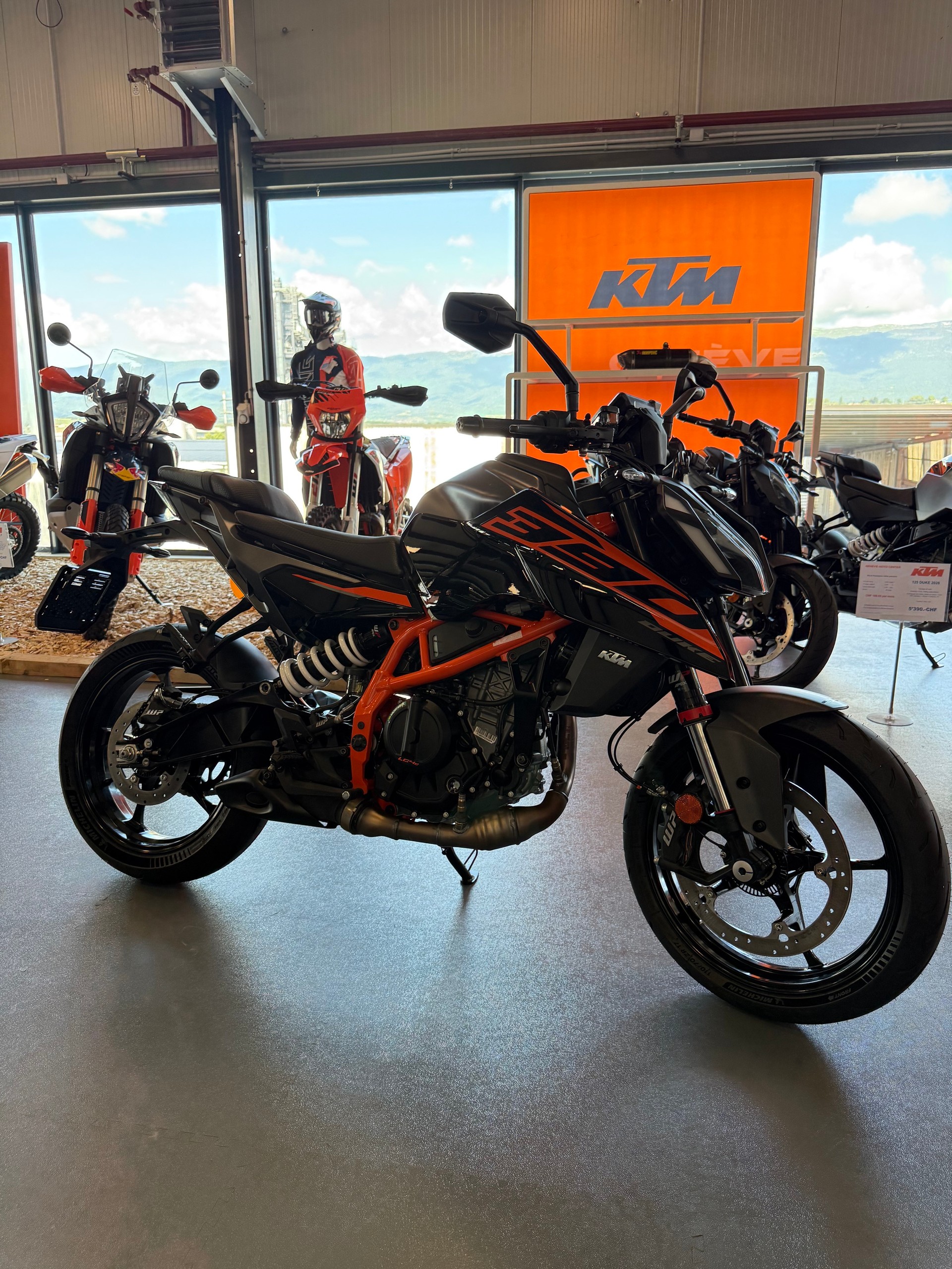 KTM 390 Duke-image-0
