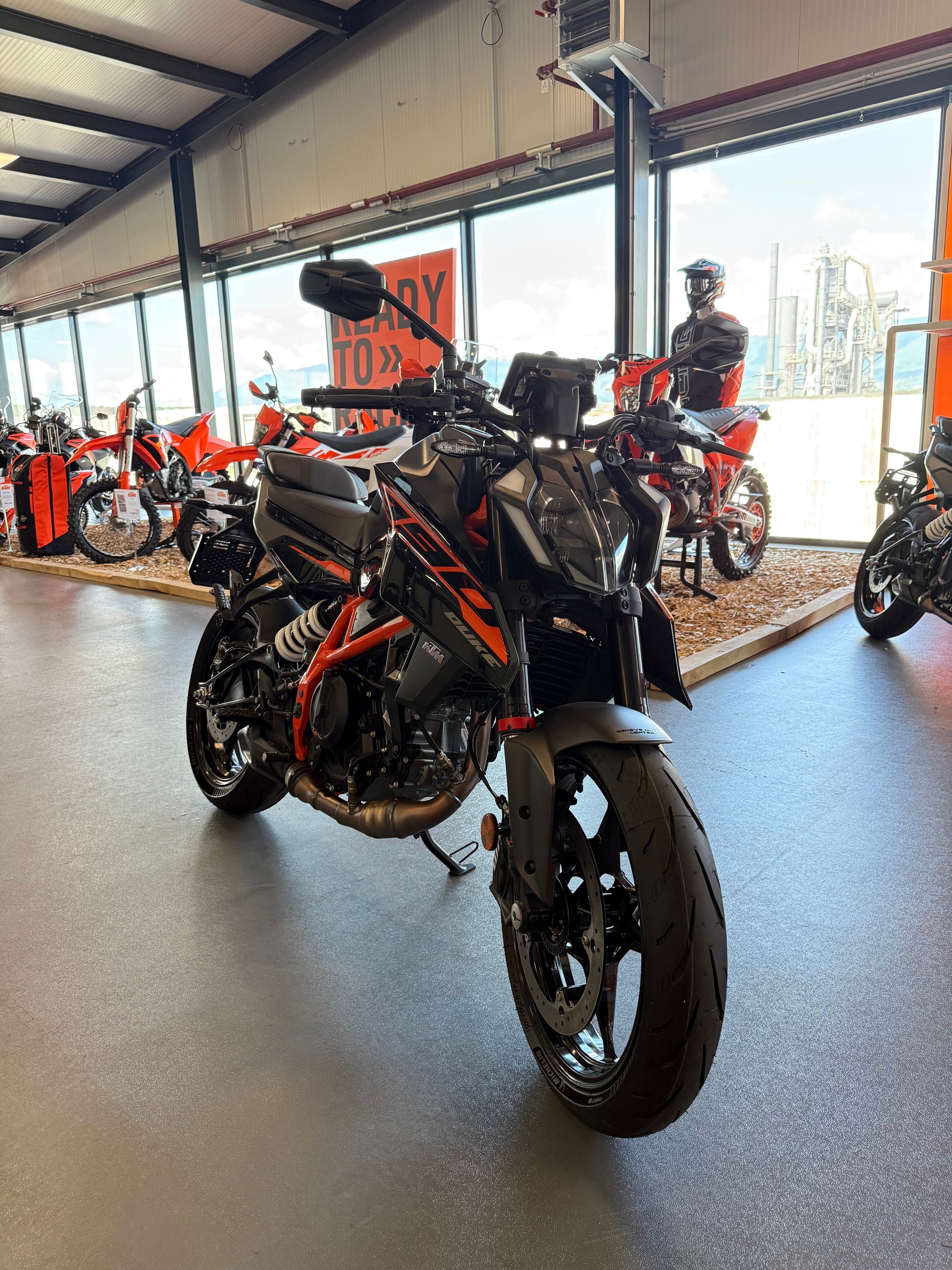 KTM 390 Duke-image-1