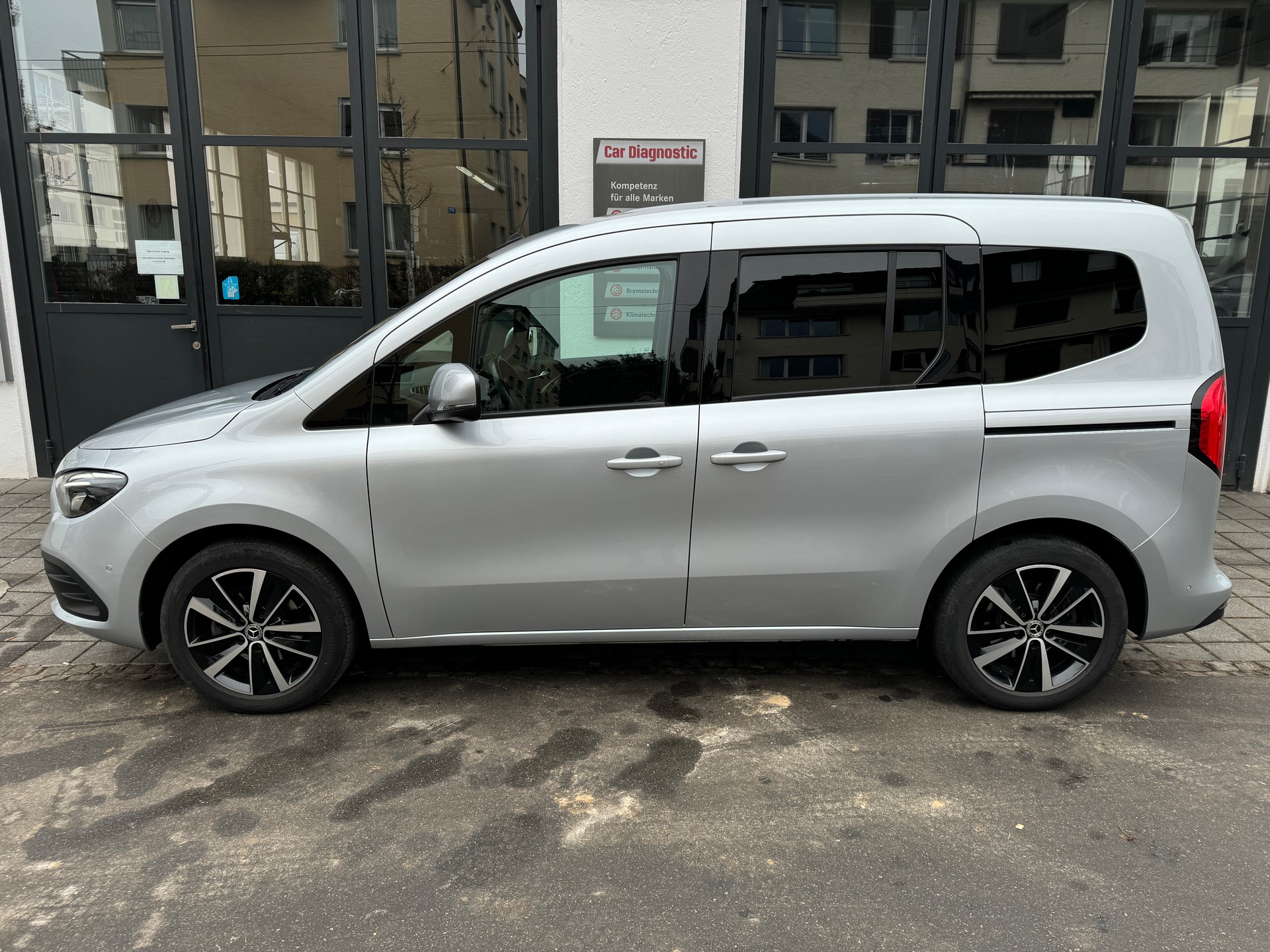 MERCEDES-BENZ T-Klasse 180d-showroom-element-3