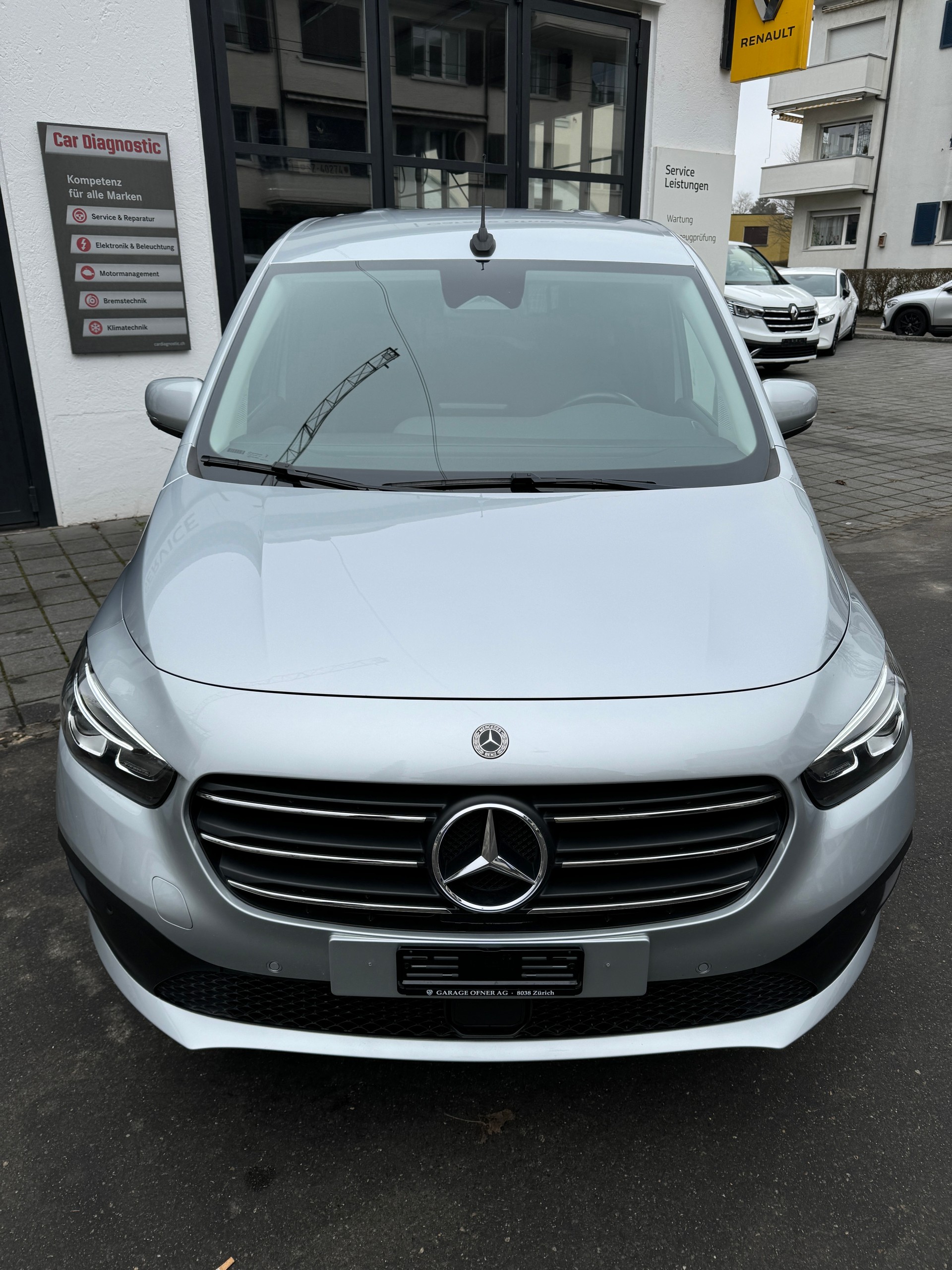MERCEDES-BENZ T-Klasse 180d-showroom-element-2
