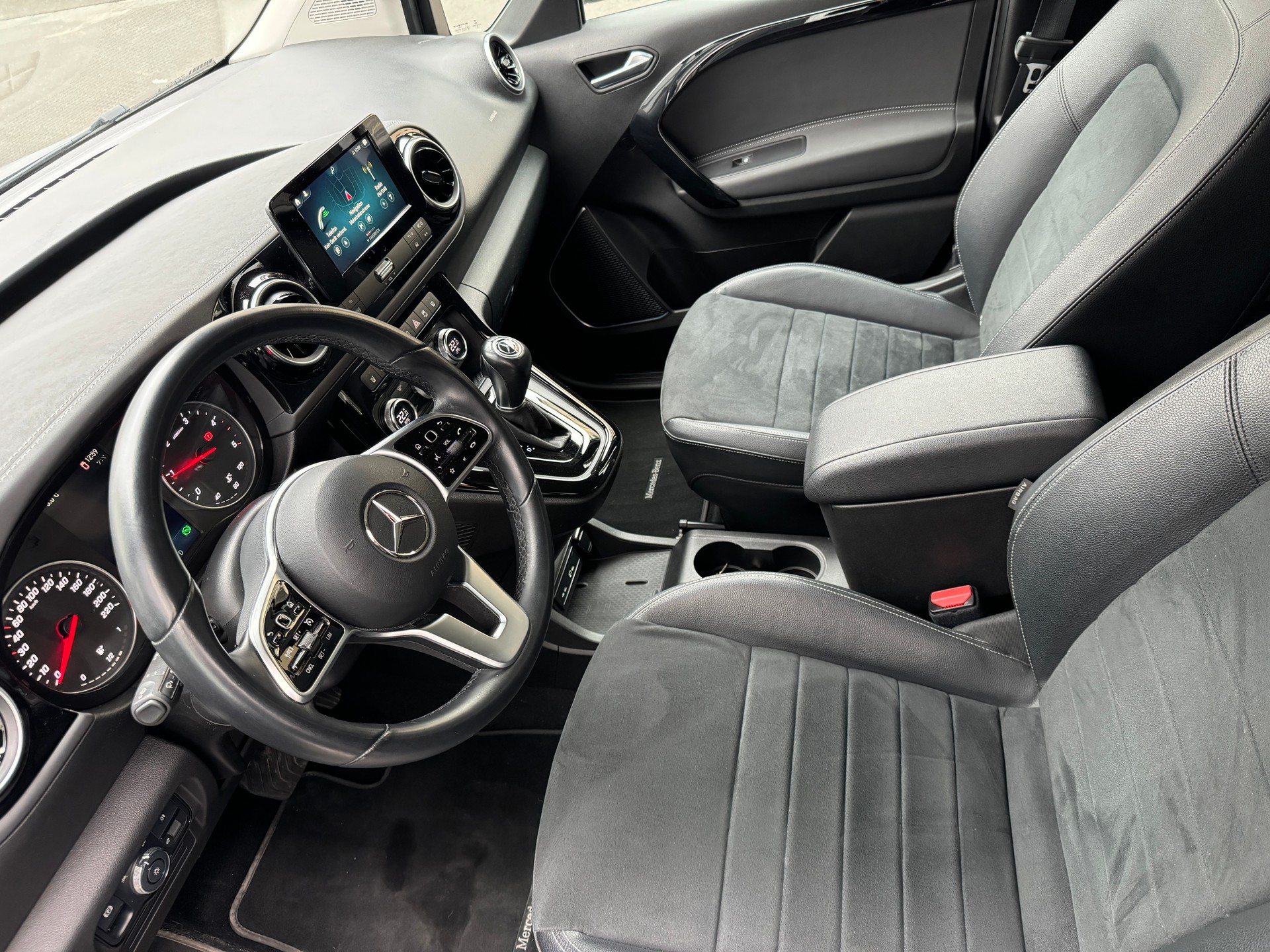 MERCEDES-BENZ T-Klasse 180d-image-10