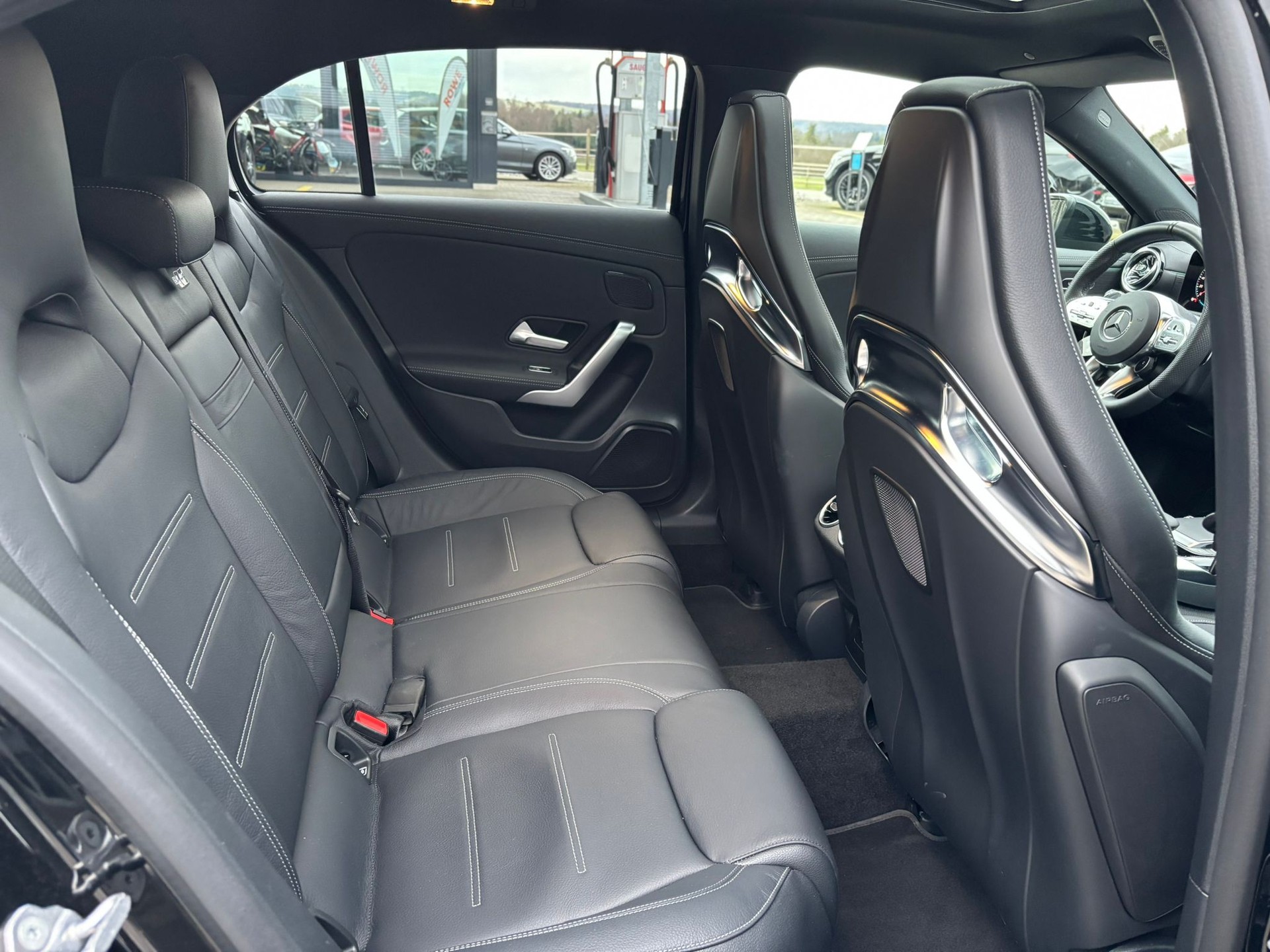 MERCEDES-BENZ A 35 AMG 4Matic-image-9