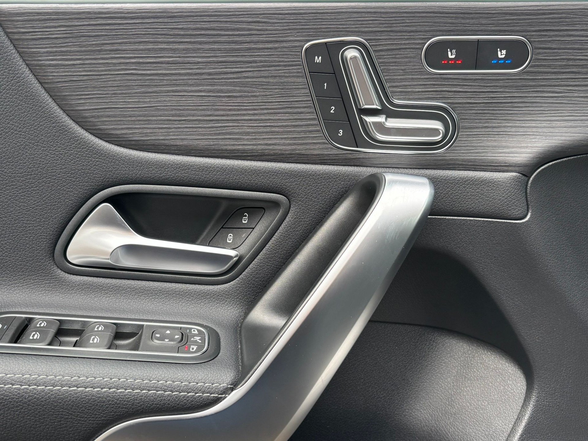 MERCEDES-BENZ A 35 AMG 4Matic-image-12