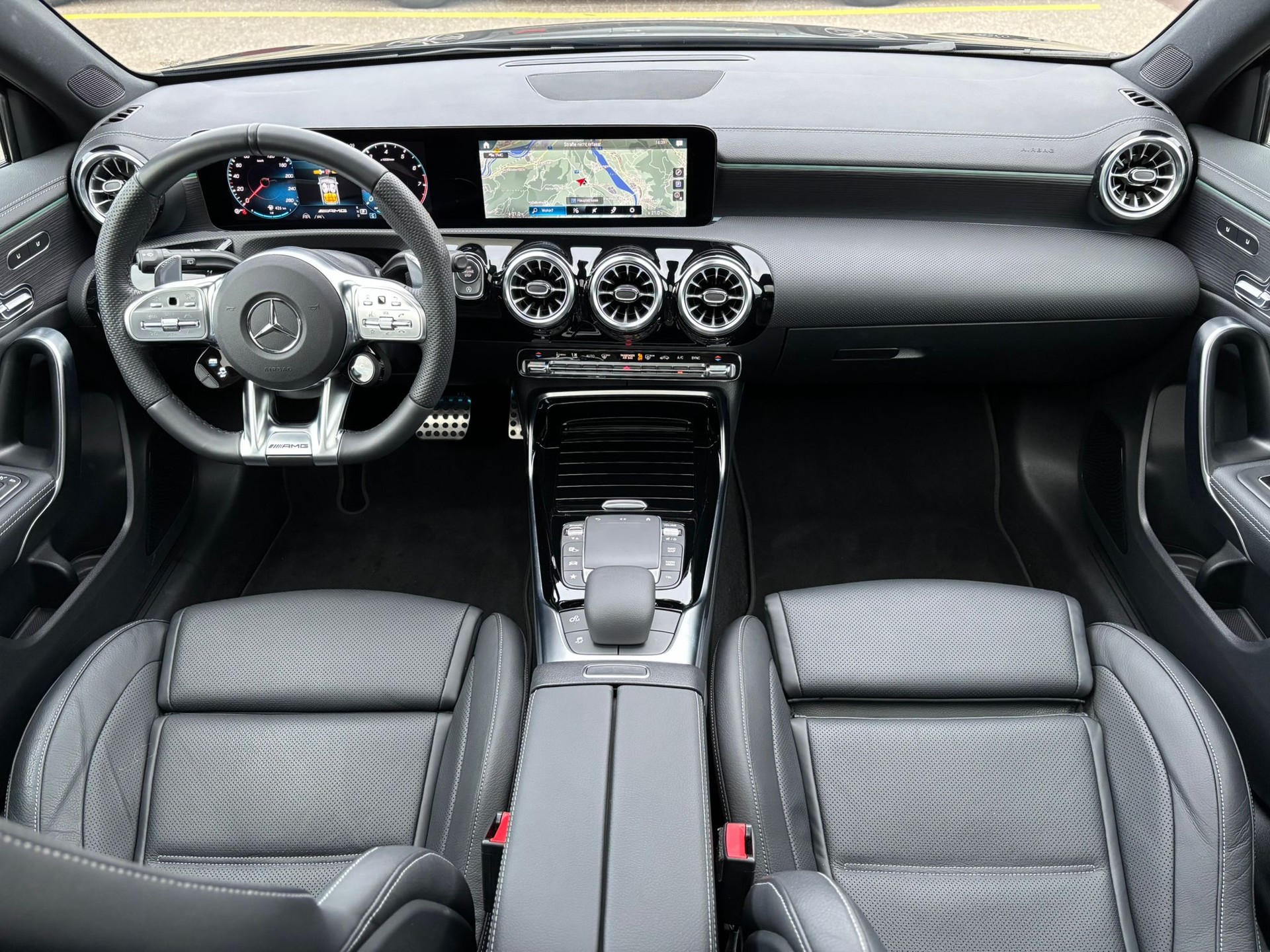 MERCEDES-BENZ A 35 AMG 4Matic-image-7