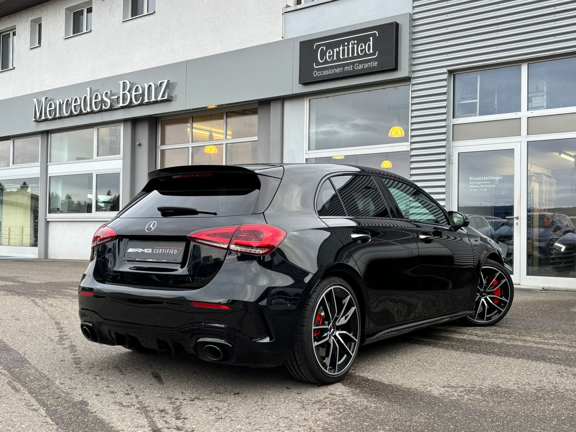MERCEDES-BENZ A 35 AMG 4Matic-image-3