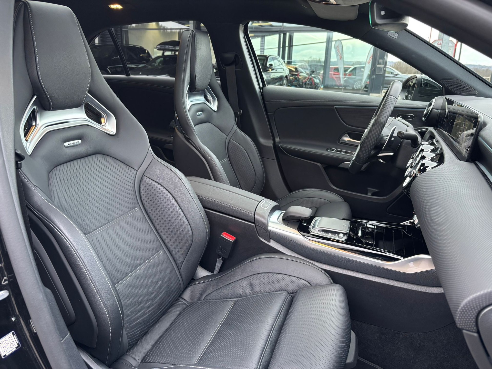 MERCEDES-BENZ A 35 AMG 4Matic-image-8