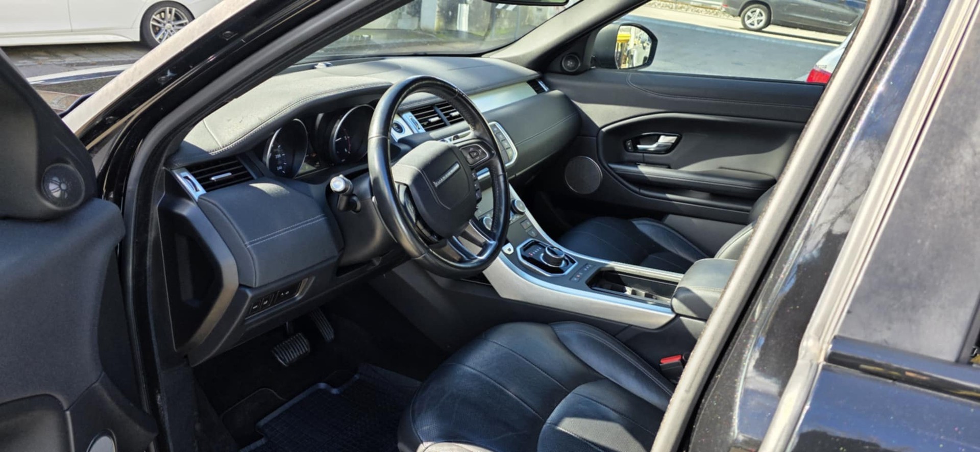 LAND ROVER Range Rover Evoque 2.0 TD4 Pure AT9-image-10