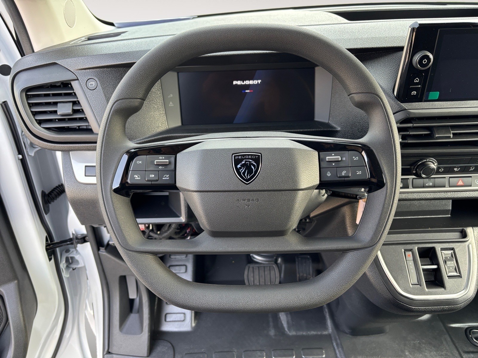 PEUGEOT Expert 2.2 BlueHDi 150 S&S Long EAT8-image-8