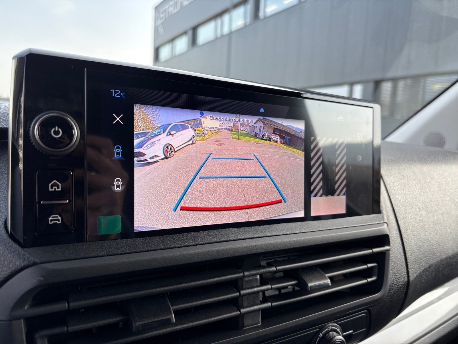 PEUGEOT Expert 2.2 BlueHDi 150 S&S Long EAT8-image-12