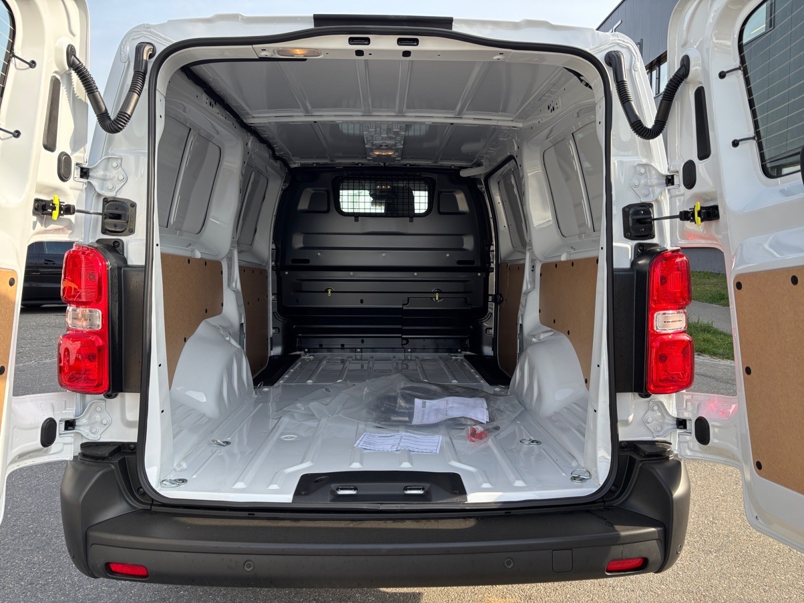 PEUGEOT Expert 2.2 BlueHDi 150 S&S Long EAT8-image-5