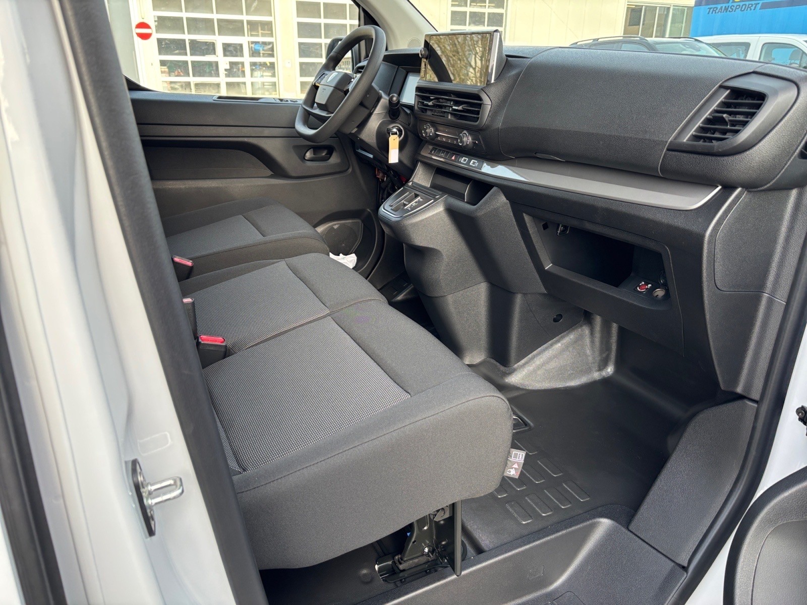 PEUGEOT Expert 2.2 BlueHDi 150 S&S Long EAT8-image-7