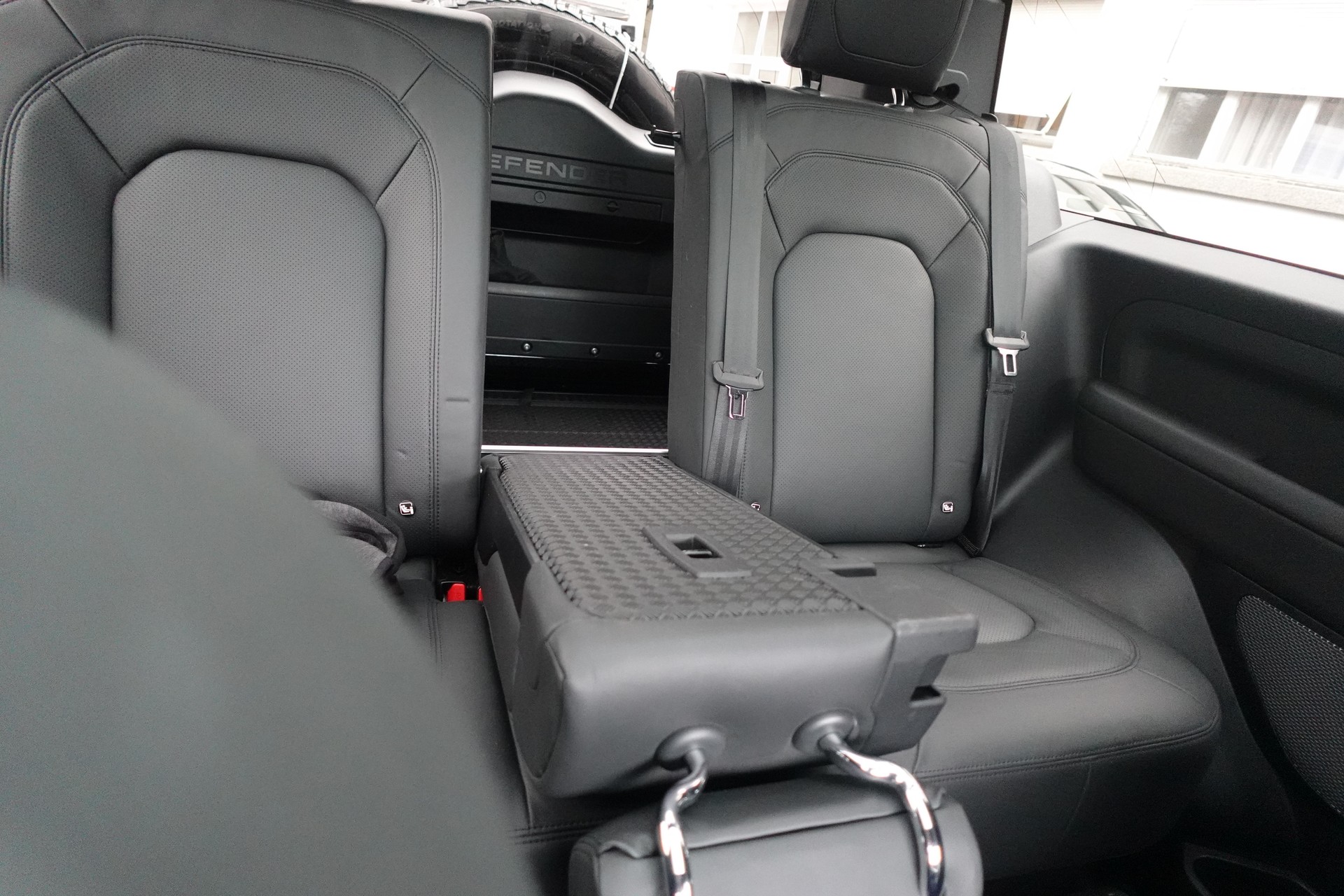 LAND ROVER Defender 90 525 V8 5.0 AT8-image-10