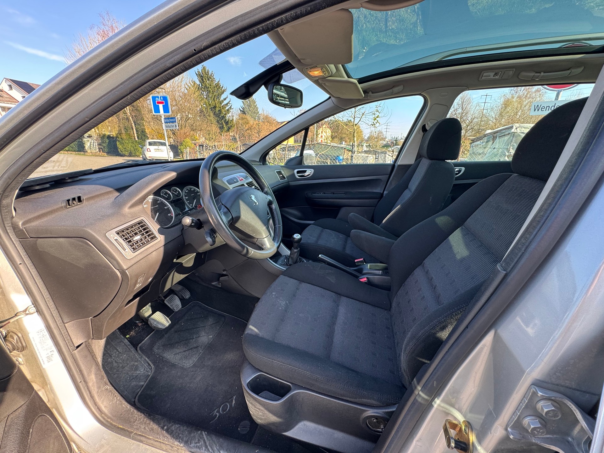 PEUGEOT 307 2.0 HDI XT-image-14
