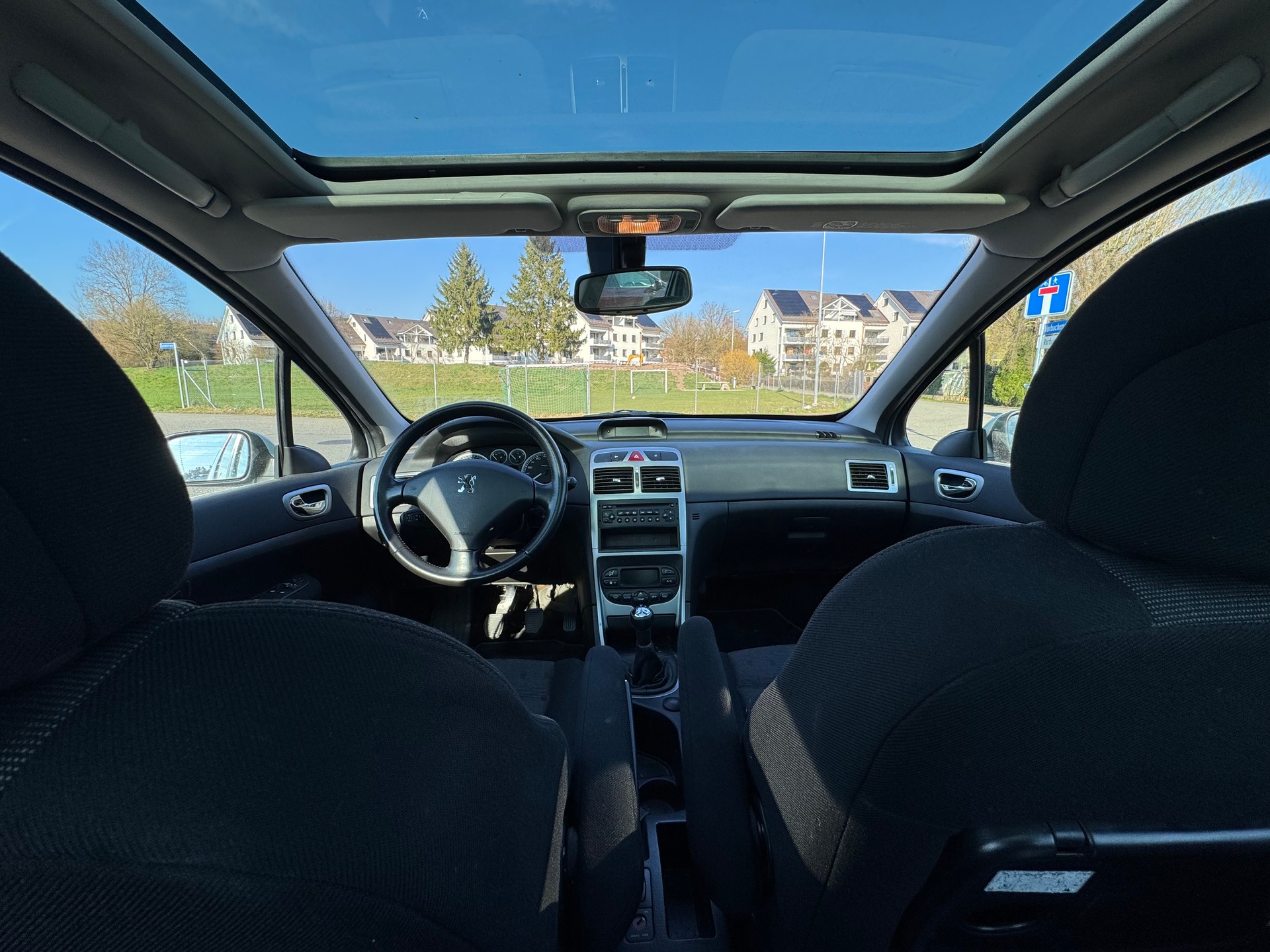 PEUGEOT 307 2.0 HDI XT-image-9