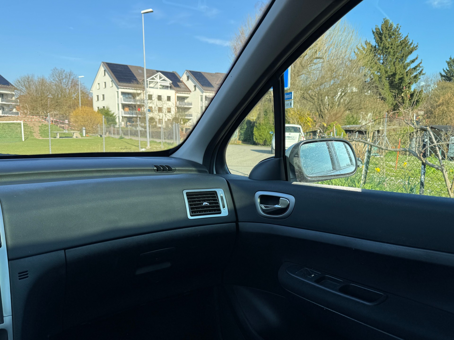 PEUGEOT 307 2.0 HDI XT-image-11