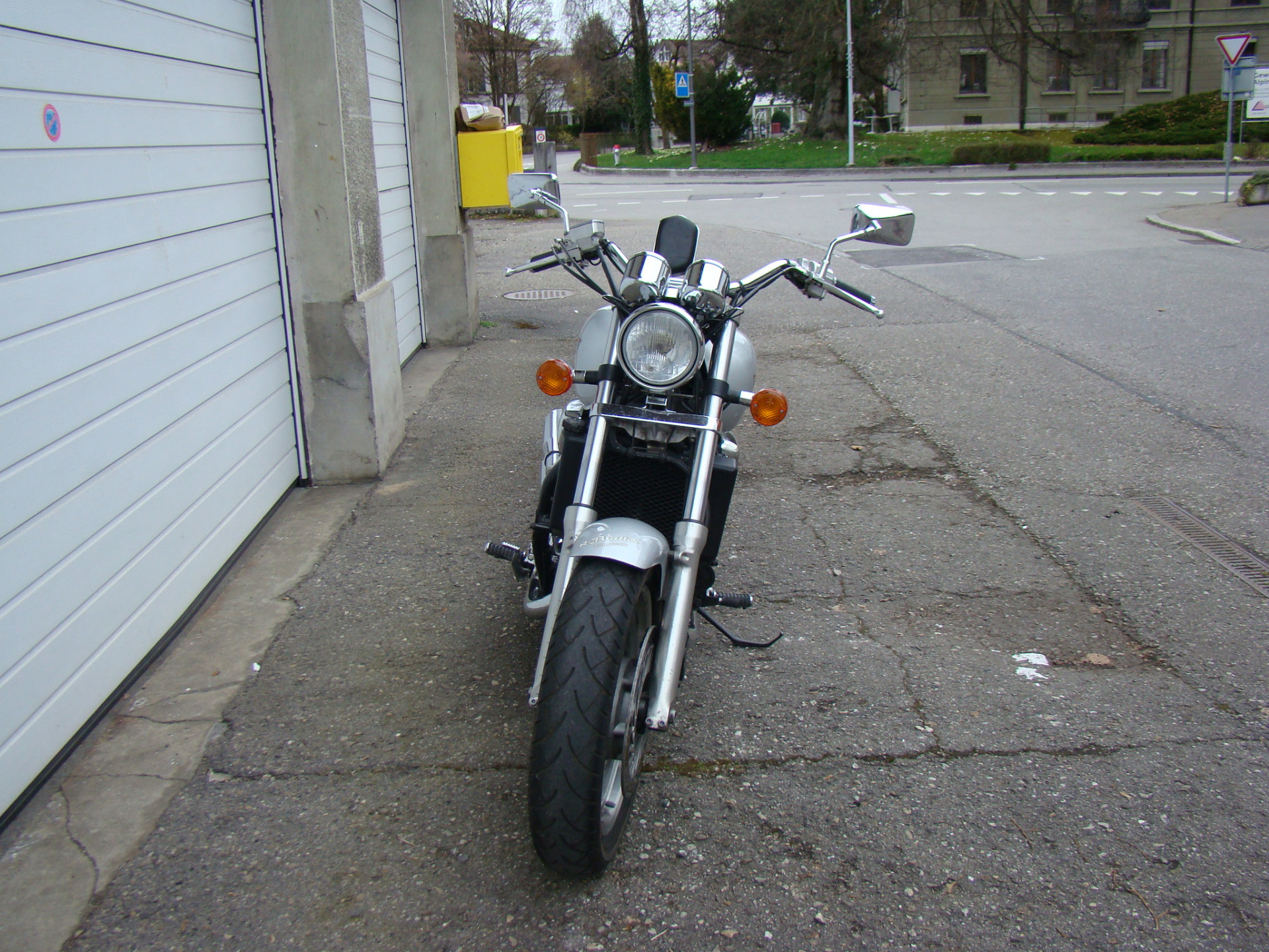 HONDA VF 750 C-image-1