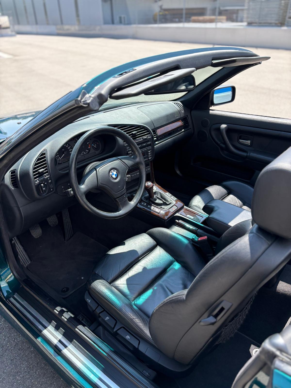 BMW 328i Cabrio-image-5