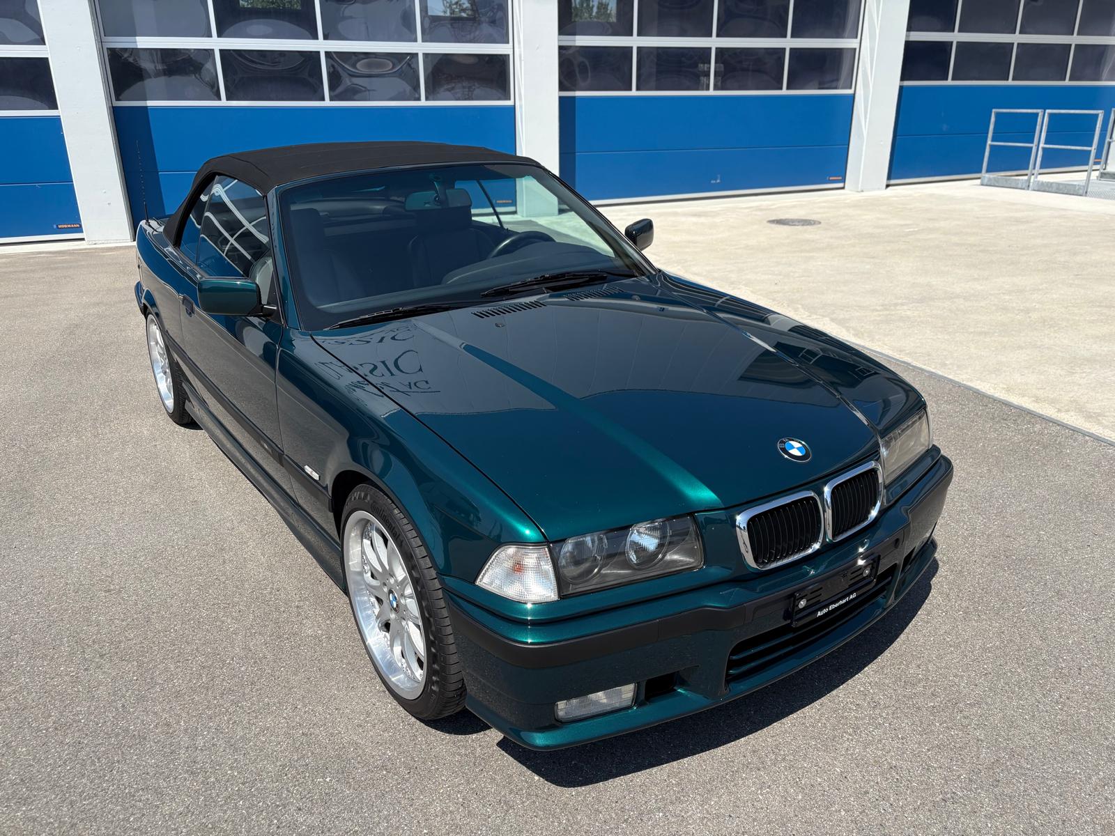 BMW 328i Cabrio-image-1