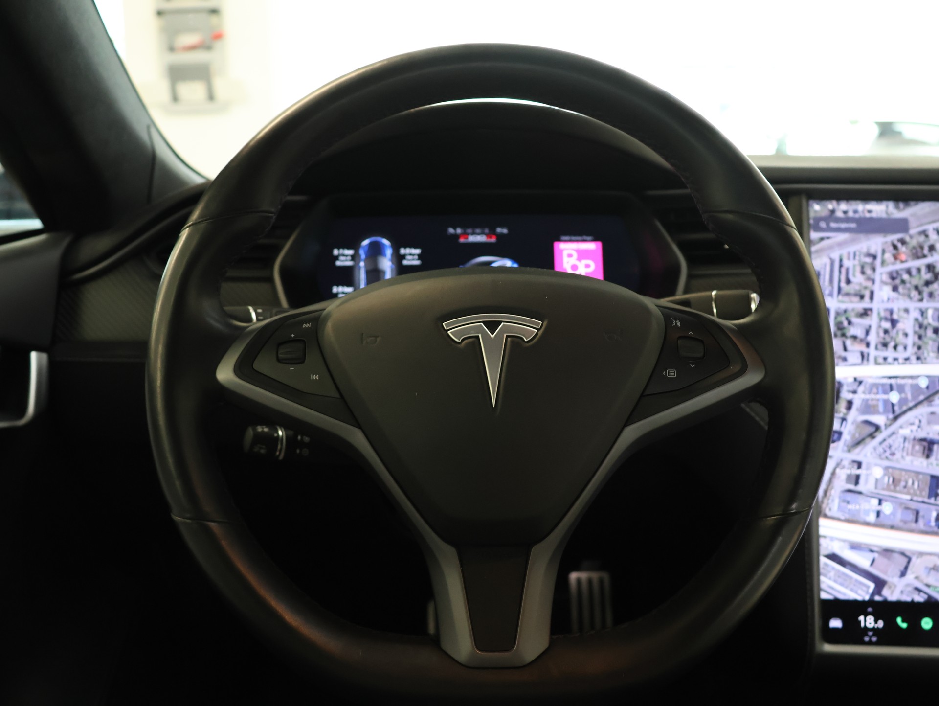 TESLA Model S 100 D Performance *Autopilot* *Panoramadach* *360 Kamera*-image-23