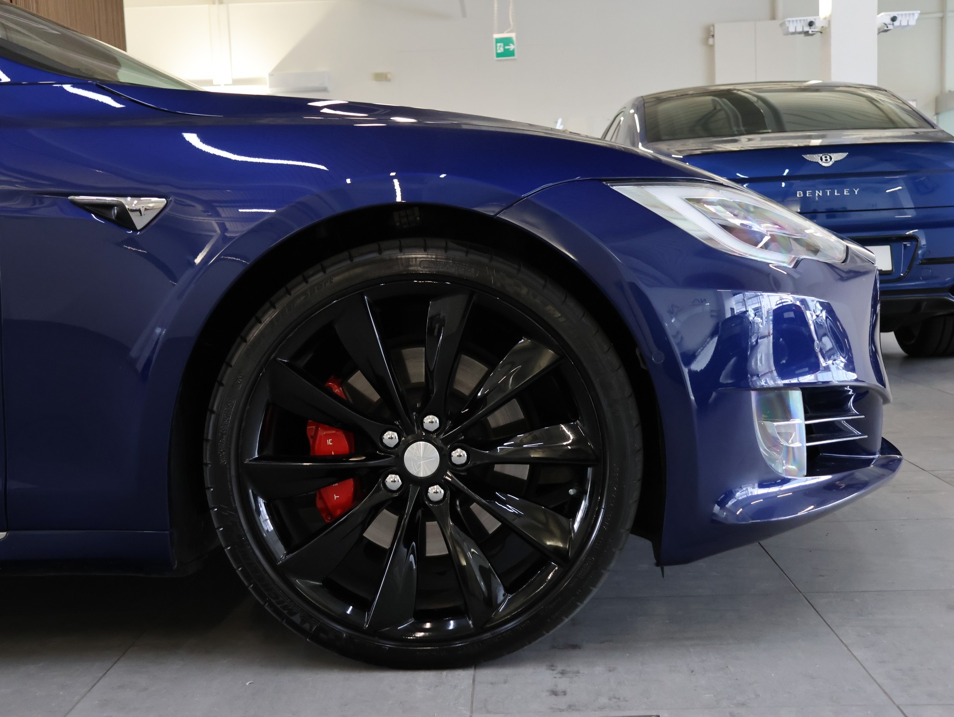 TESLA Model S 100 D Performance *Autopilot* *Panoramadach* *360 Kamera*-image-7