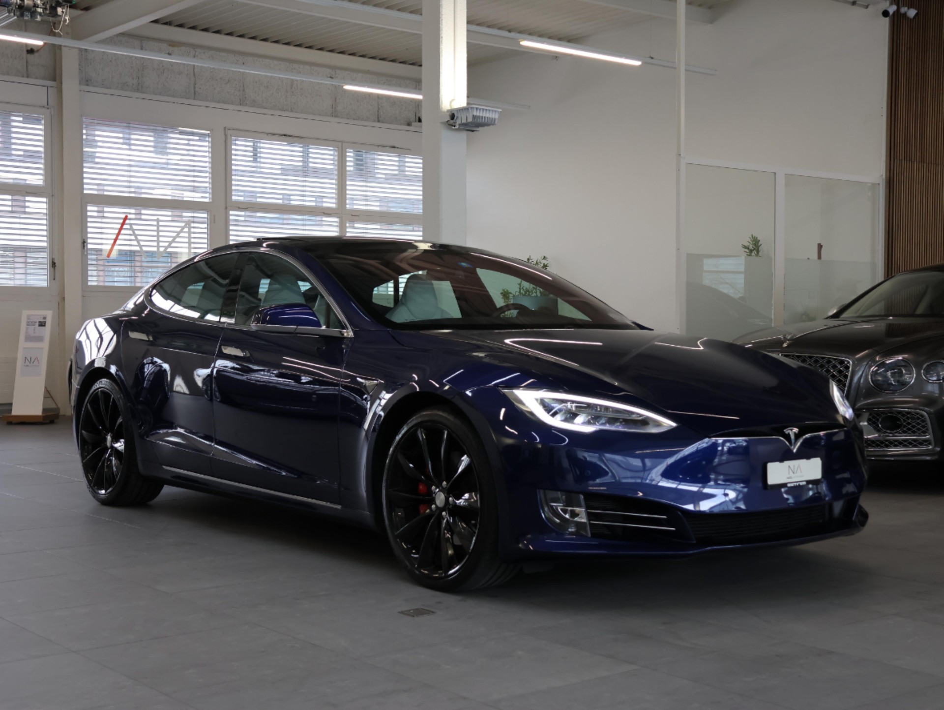 TESLA Model S 100 D Performance *Autopilot* *Panoramadach* *360 Kamera*-showroom-element-1