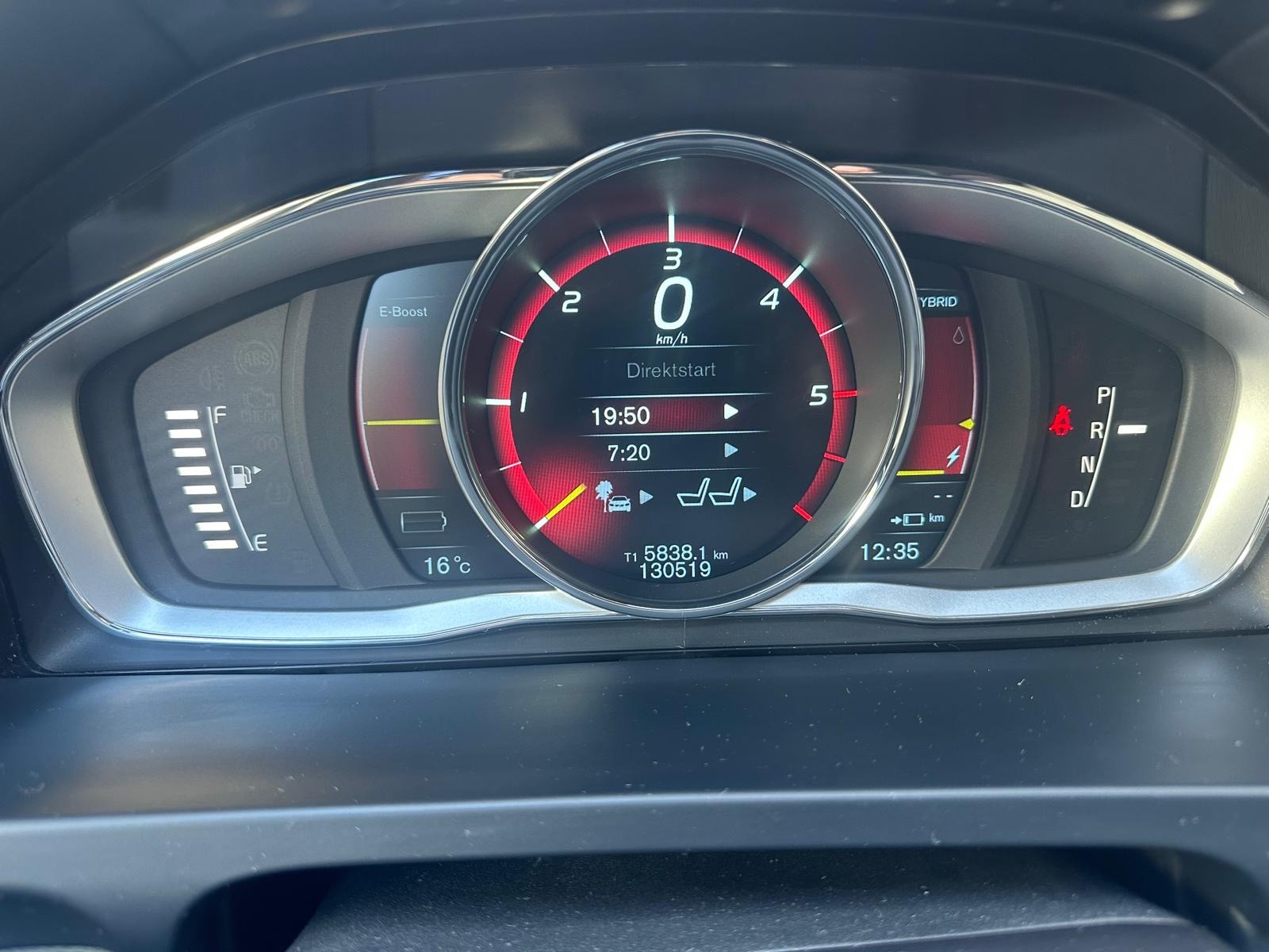 VOLVO V60 D6 AWD Plug-in Hybrid Summum Geartronic-image-13