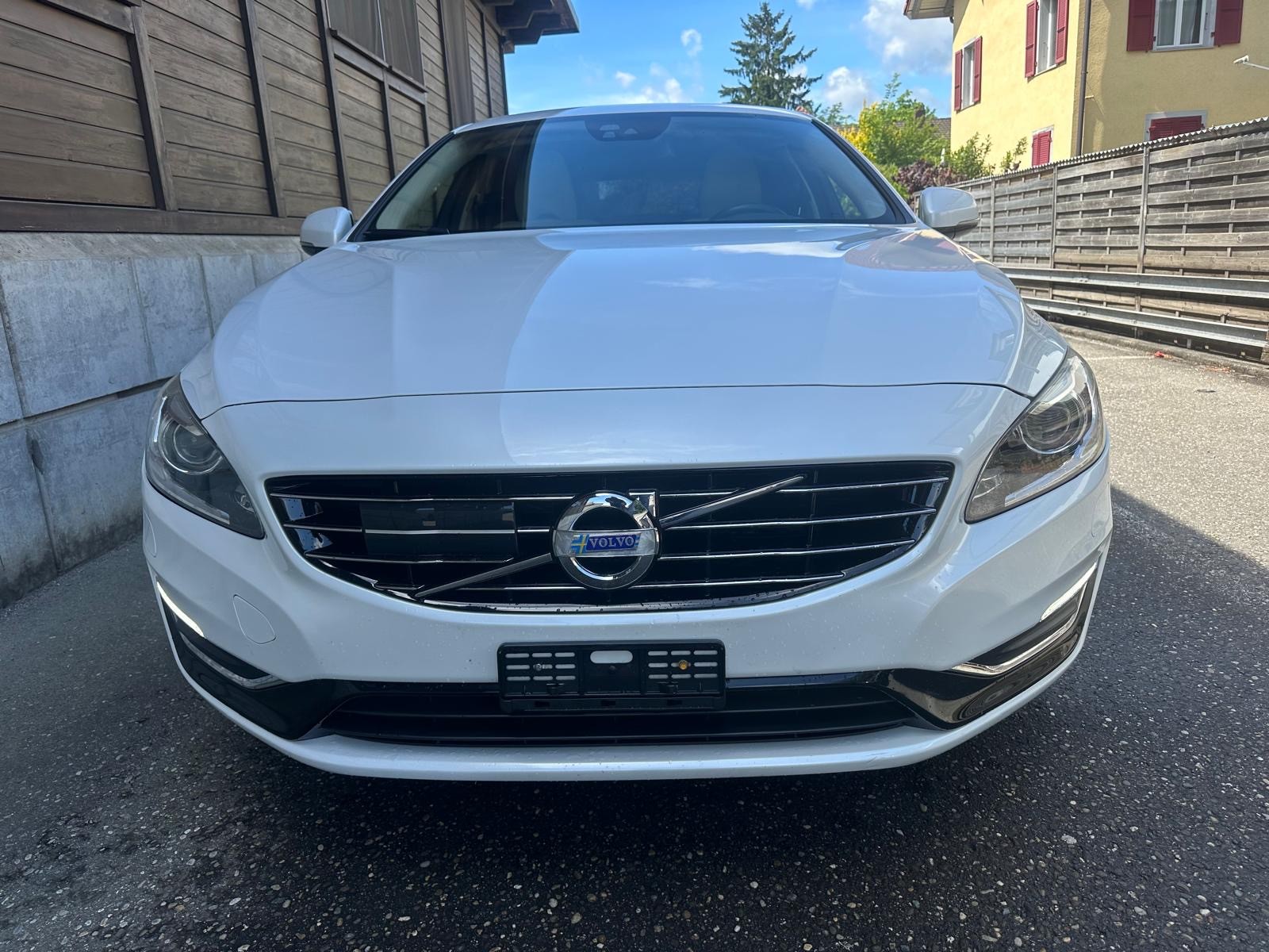VOLVO V60 D6 AWD Plug-in Hybrid Summum Geartronic-image-4