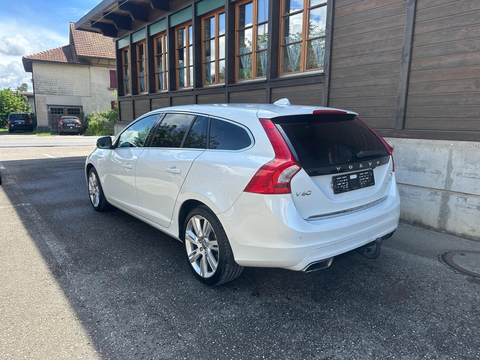 VOLVO V60 D6 AWD Plug-in Hybrid Summum Geartronic-showroom-element-3