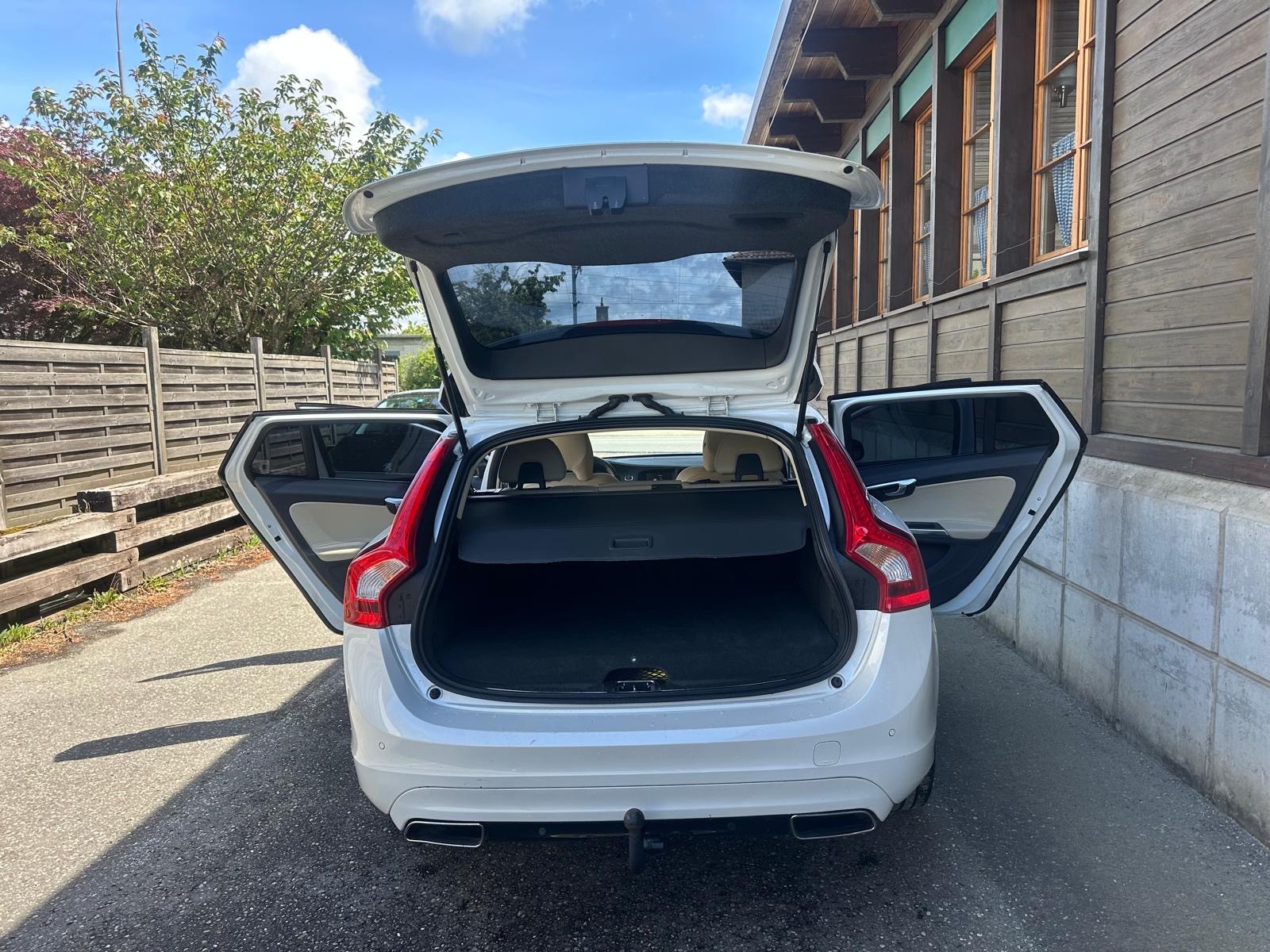 VOLVO V60 D6 AWD Plug-in Hybrid Summum Geartronic-image-6