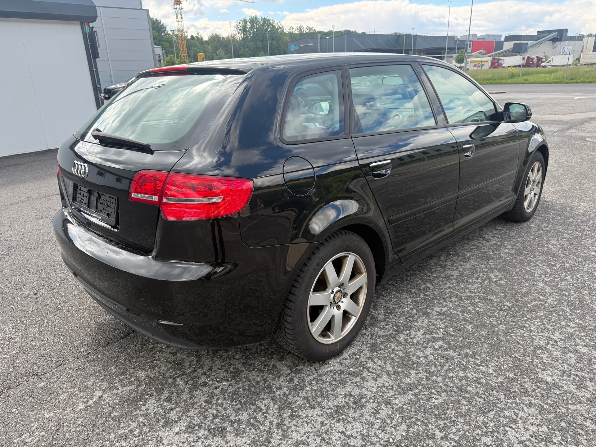 AUDI A3 Sportback 1.8 TFSI Attraction S-tronic-image-2