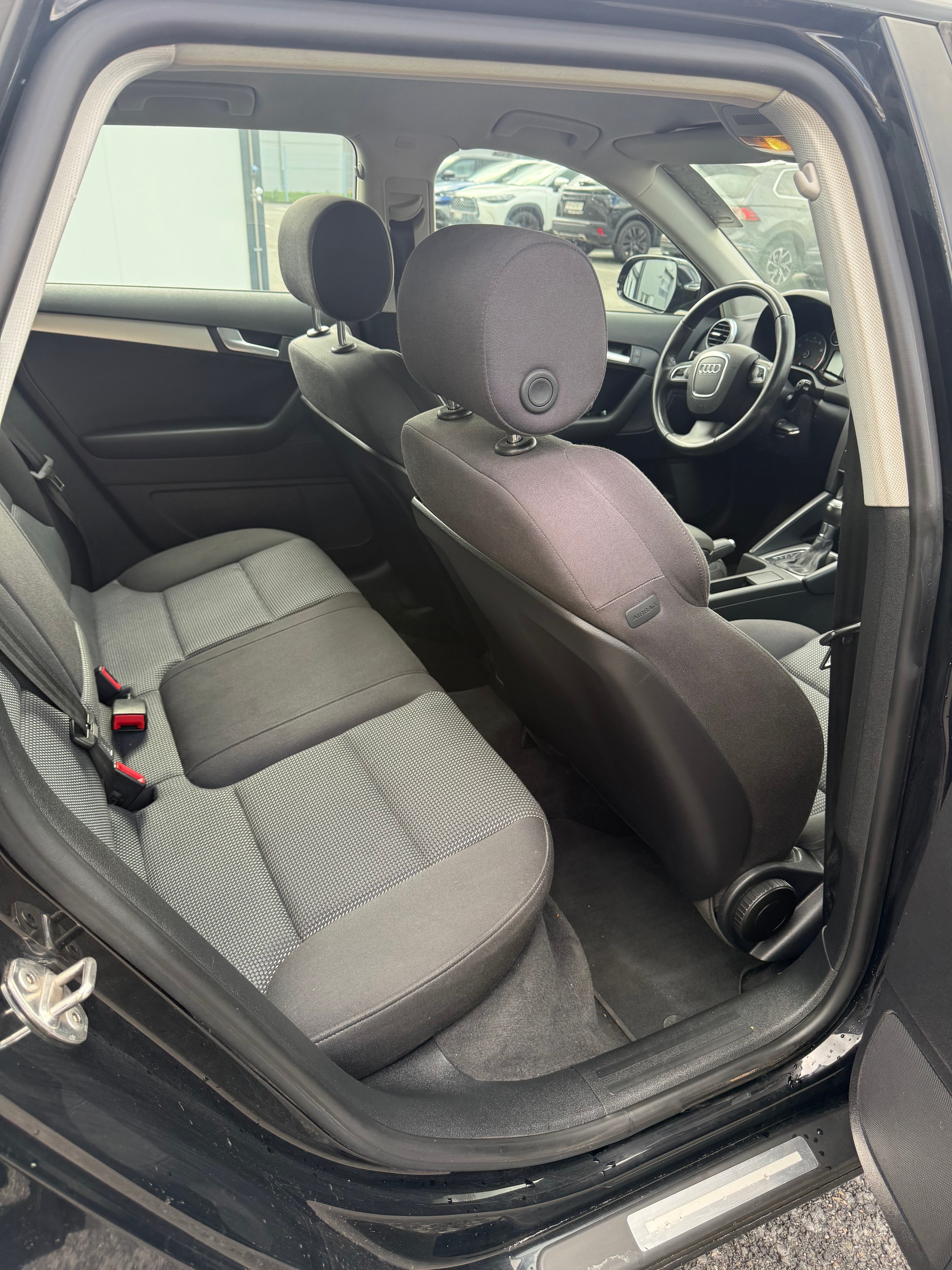 AUDI A3 Sportback 1.8 TFSI Attraction S-tronic-image-8